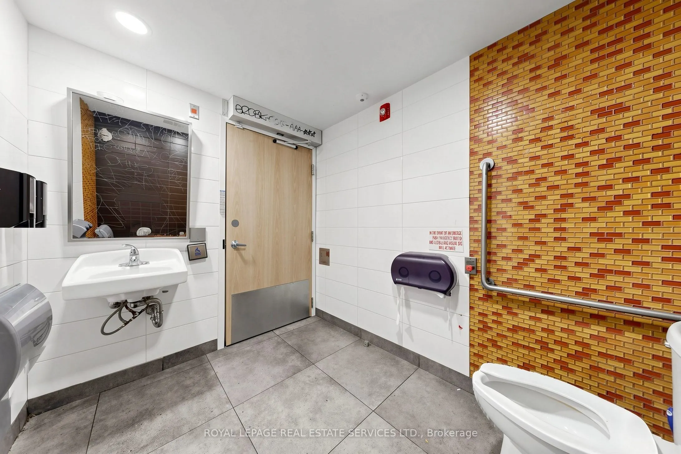 500 Bloor Street W