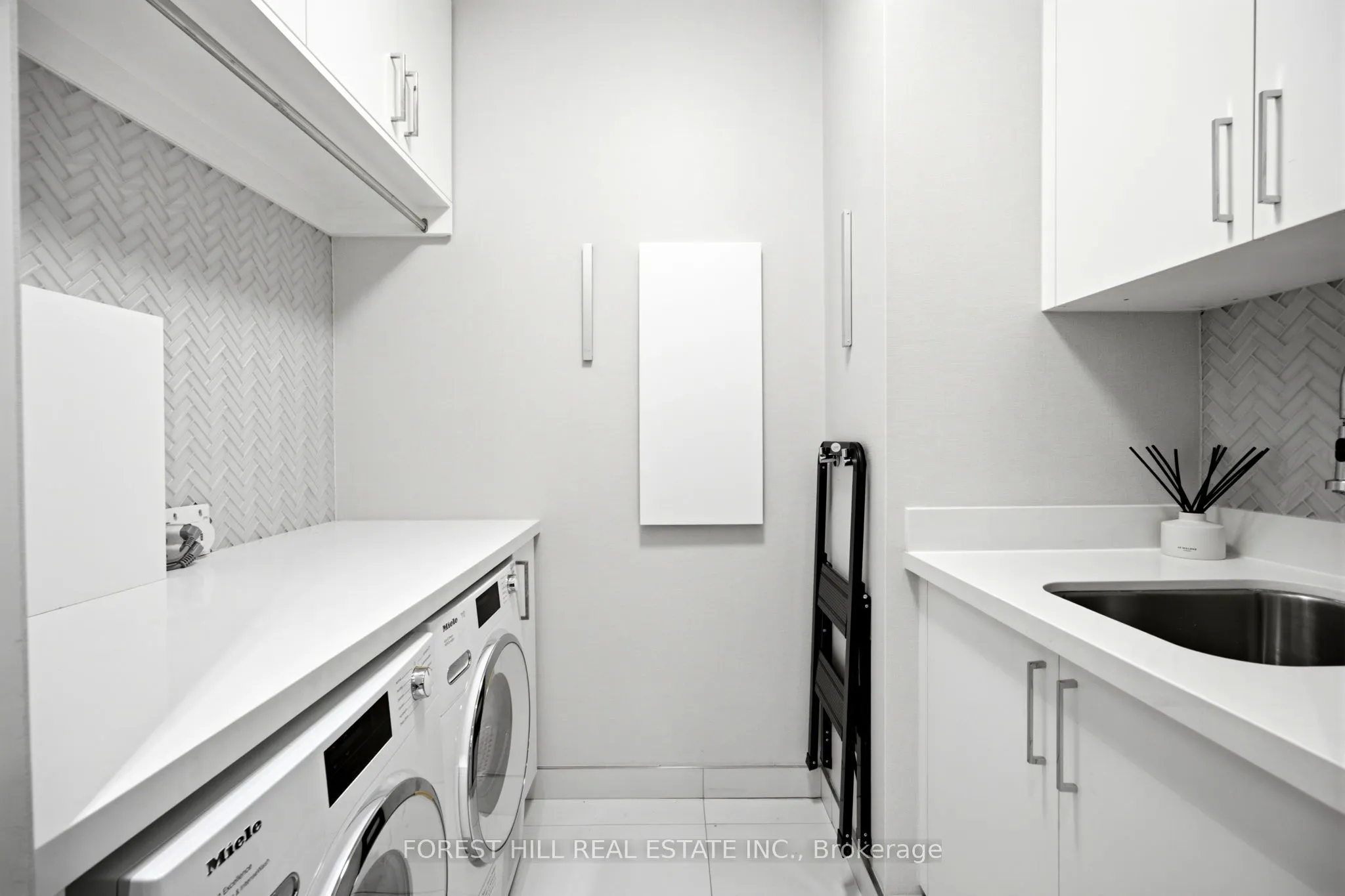 36 Hazelton Avenue #4C