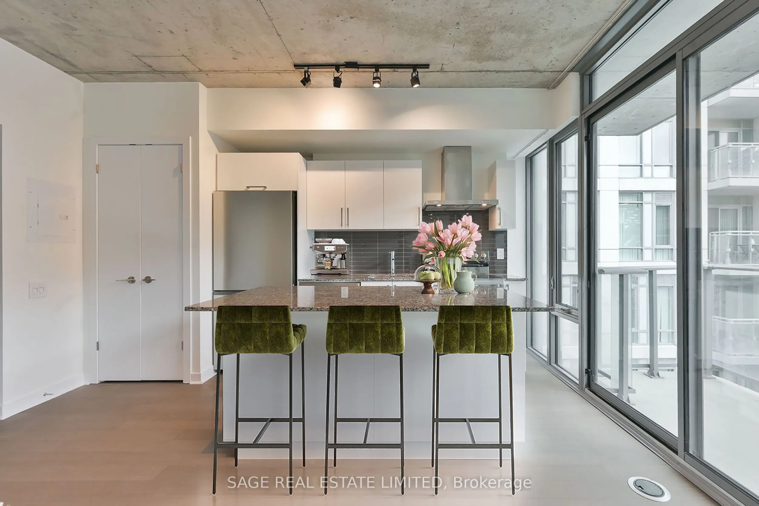 95 Bathurst Street #914