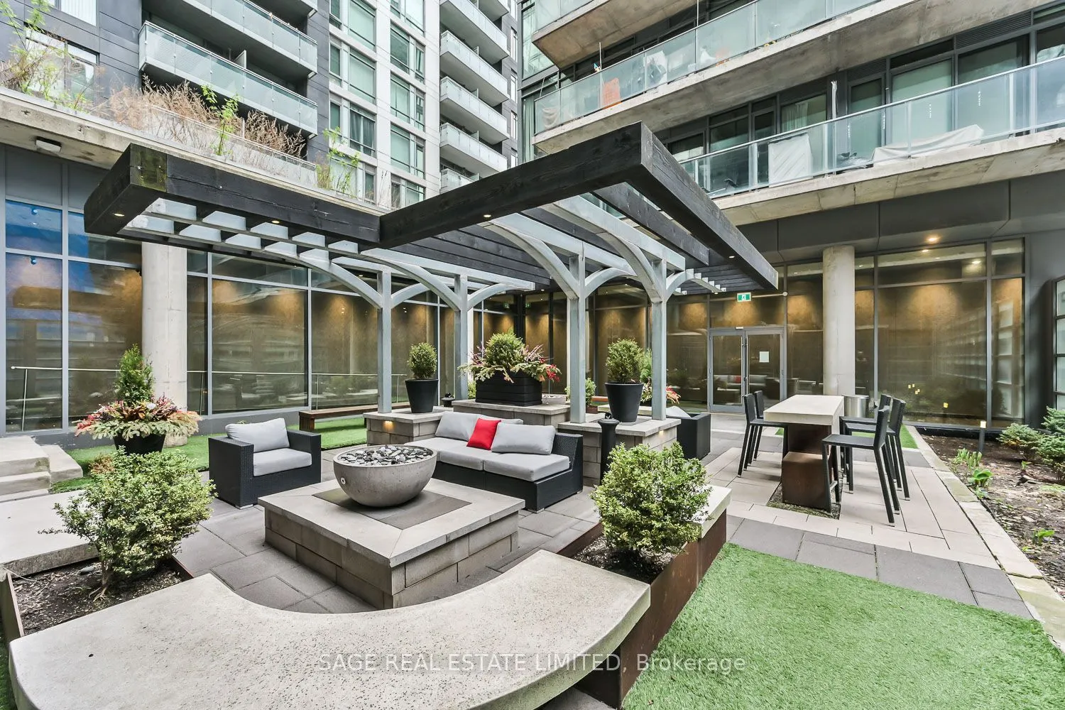 95 Bathurst Street #914