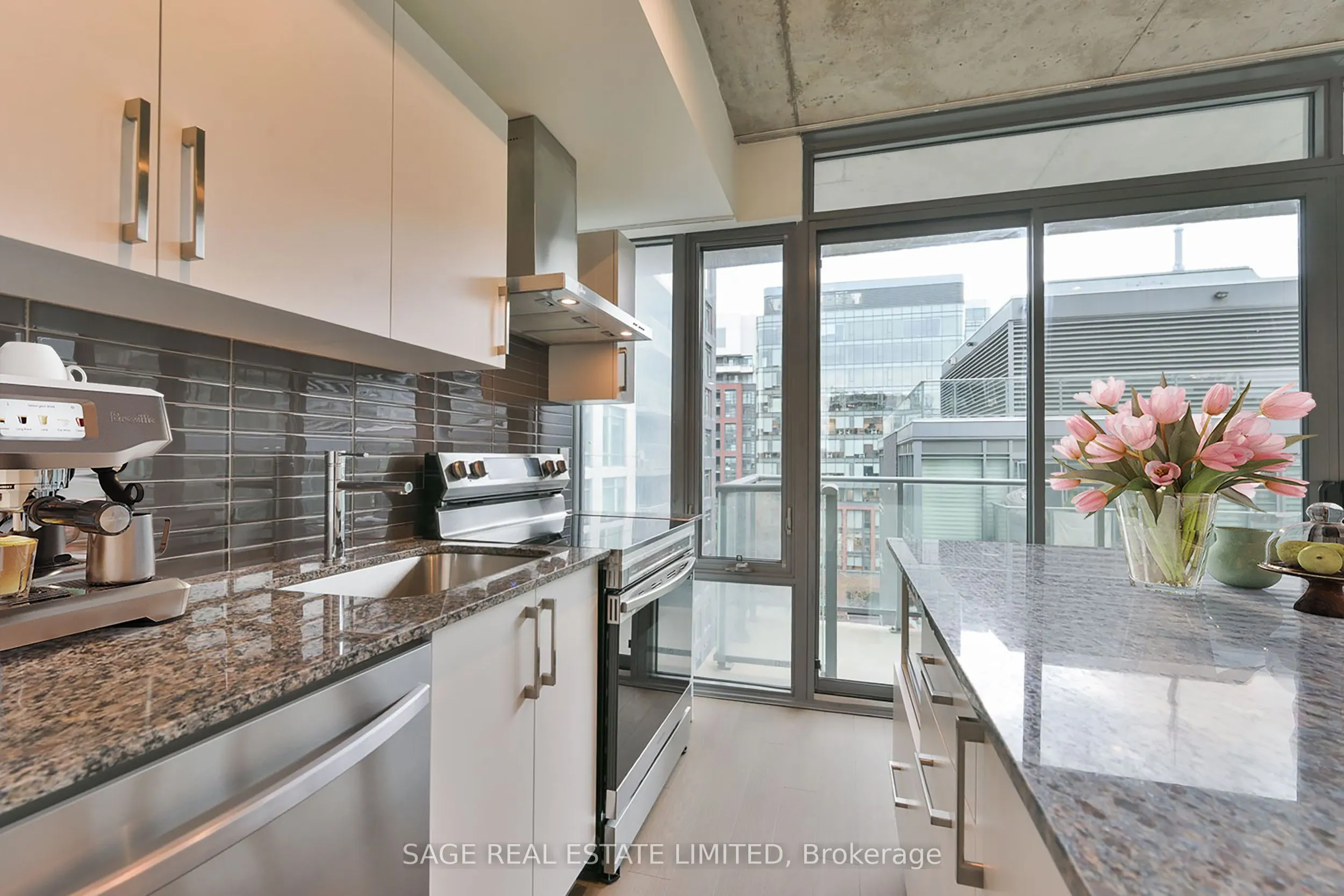 95 Bathurst Street #914