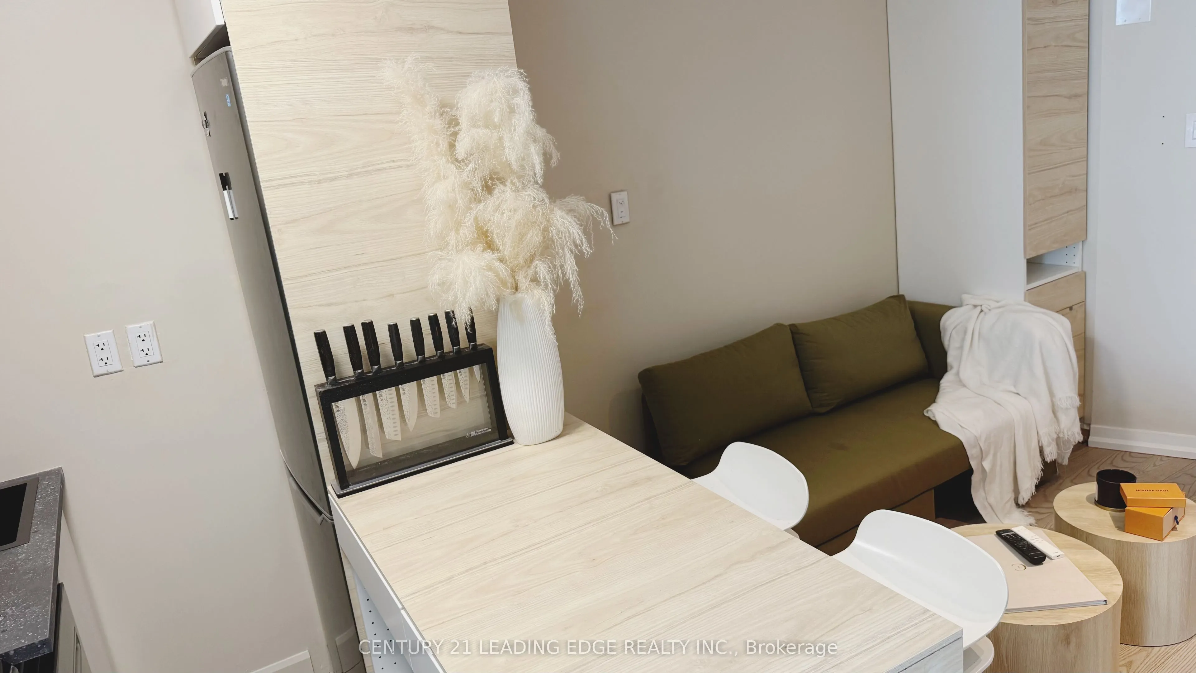 650 Queens Quay W #1821