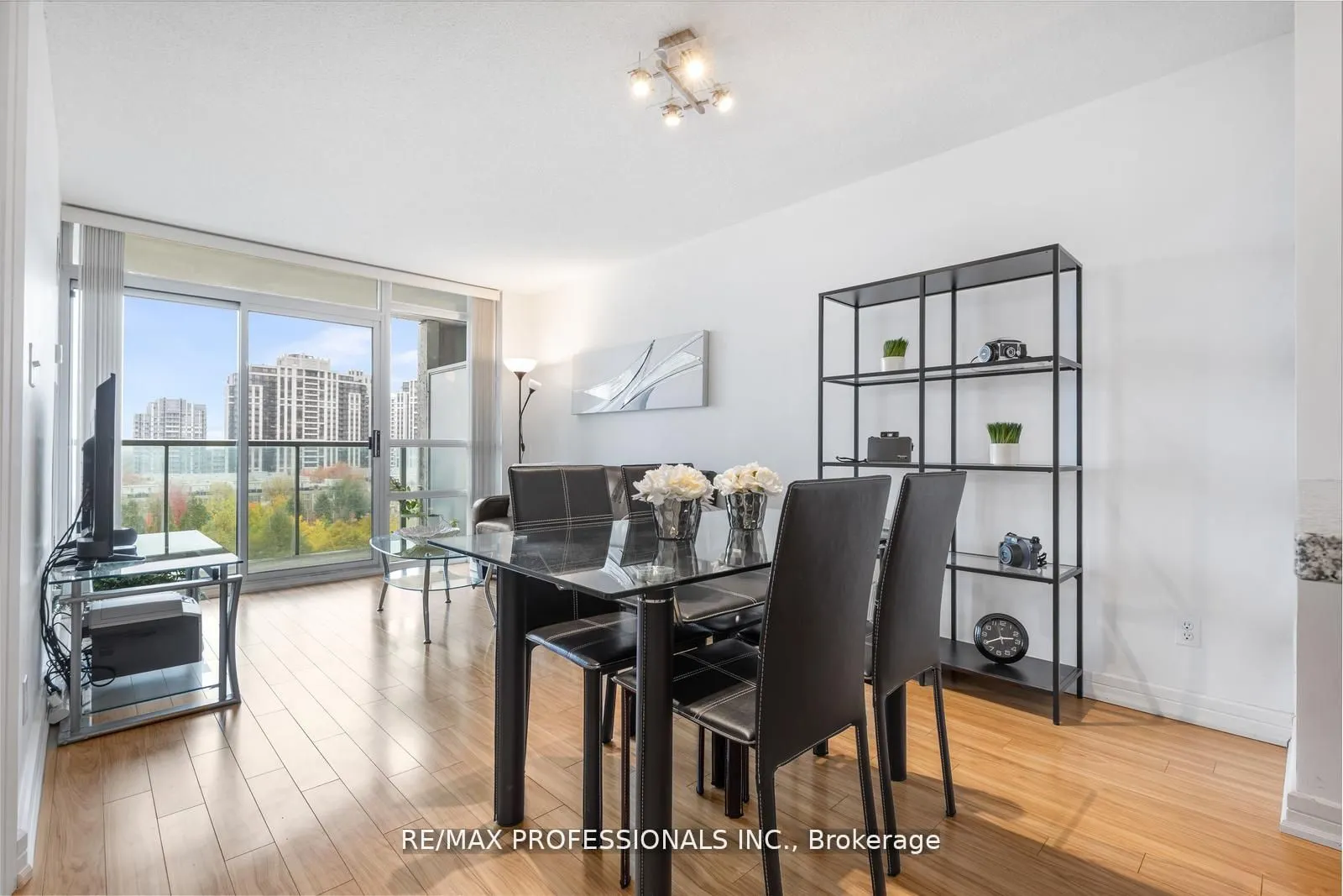 18 Harrison Garden Boulevard #706