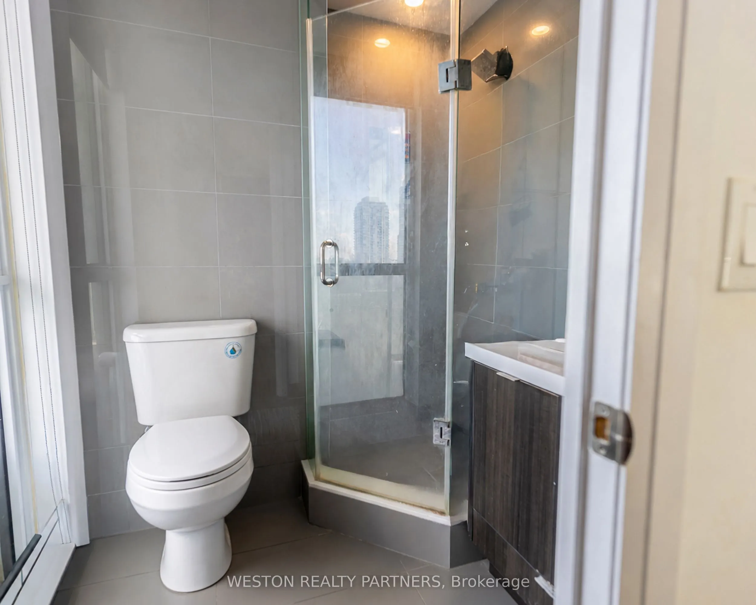 101 Erskine Avenue #1110