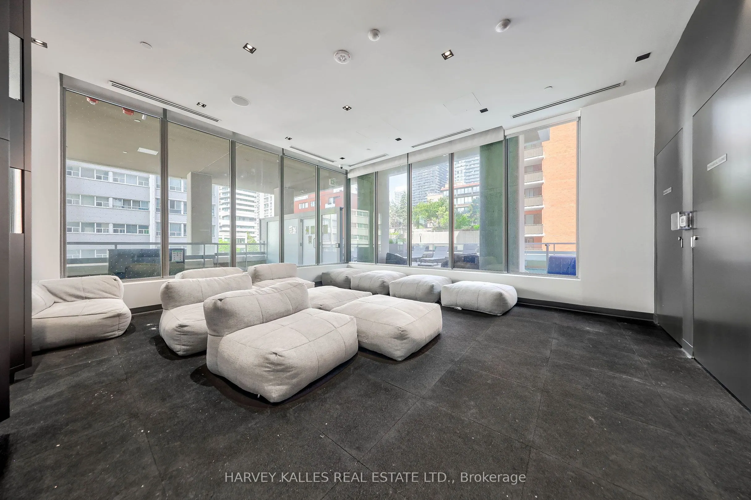 25 Holly Street #PH03