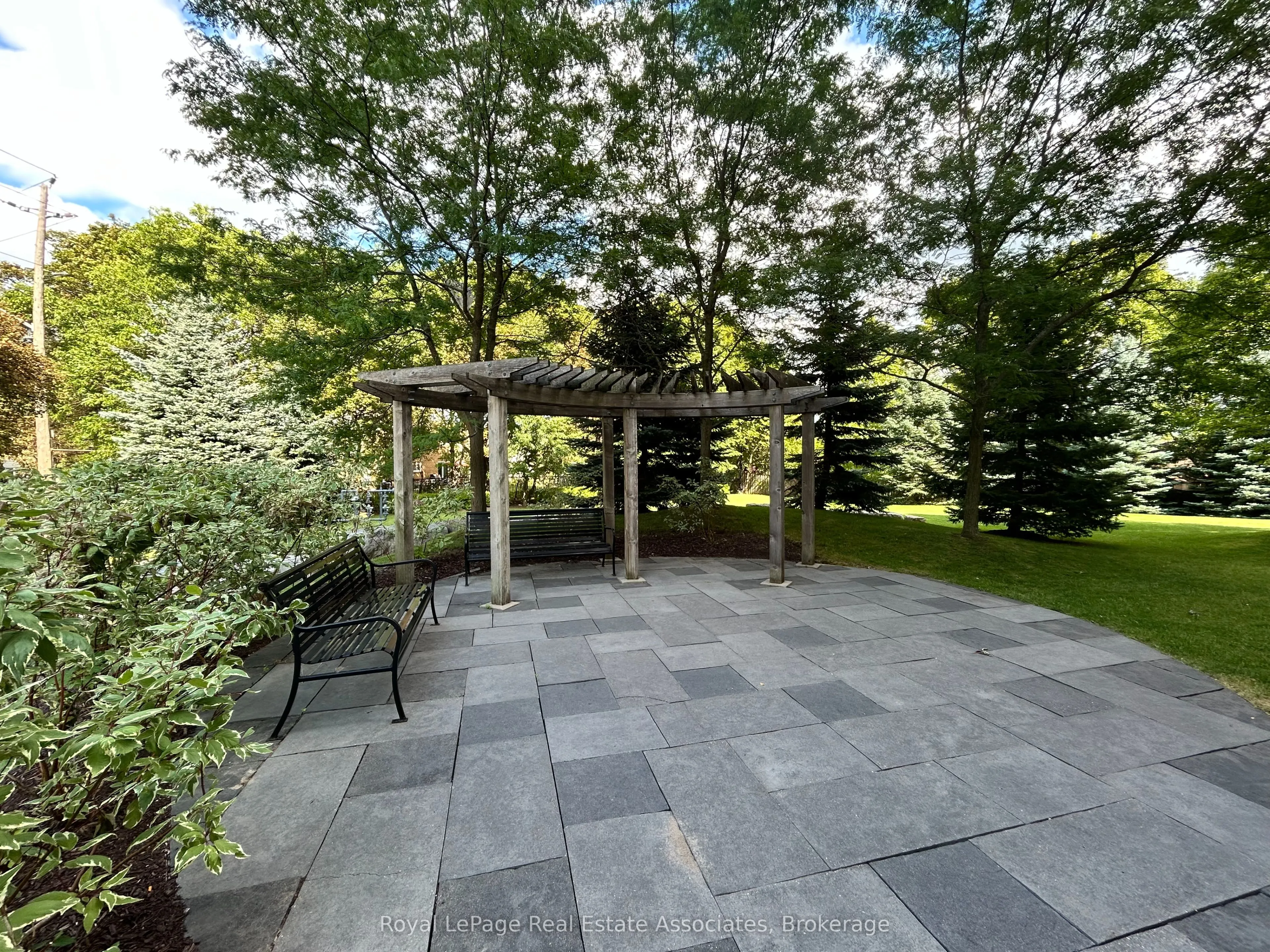 17 Ruddington Drive #402