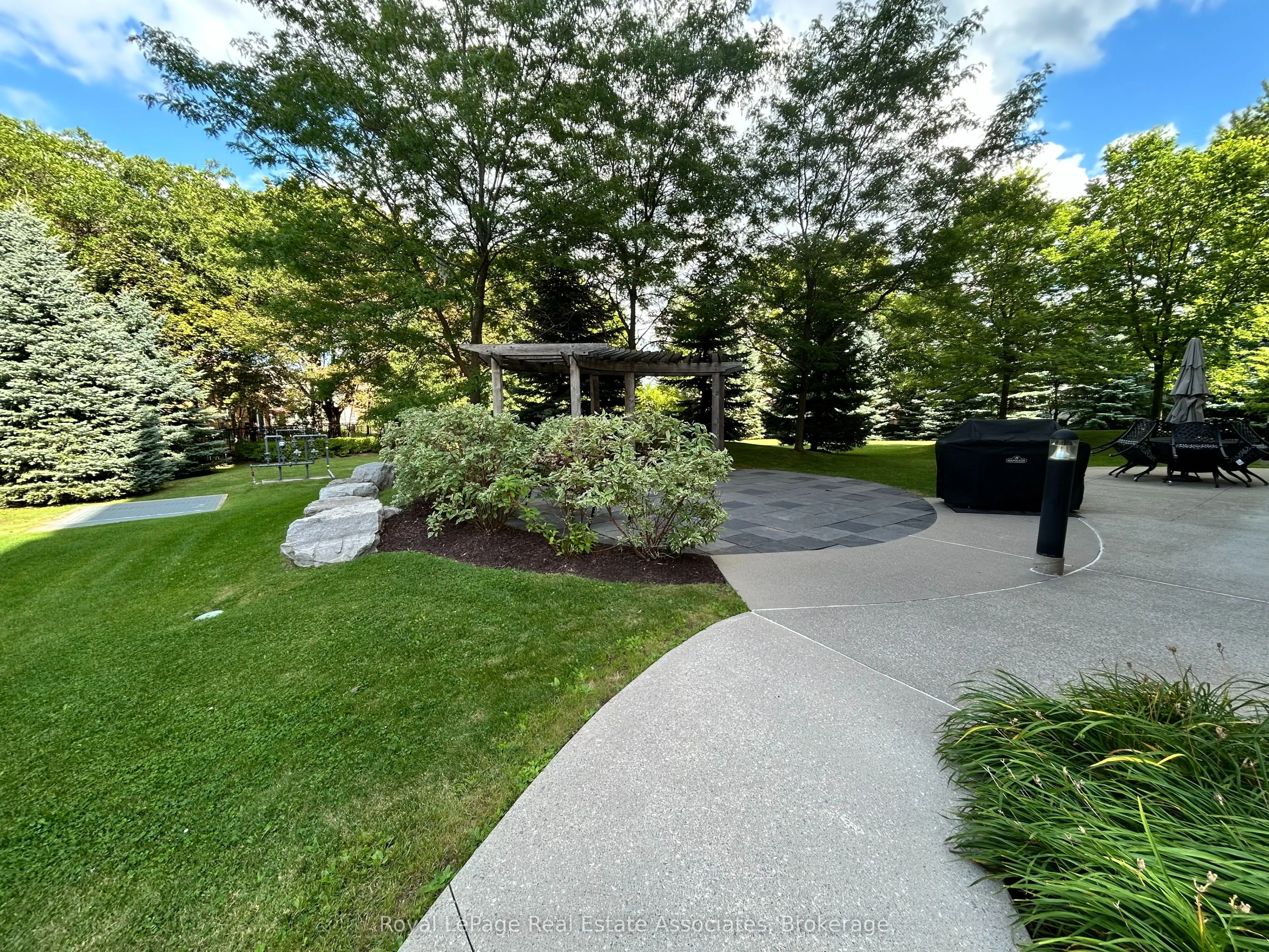 17 Ruddington Drive #402