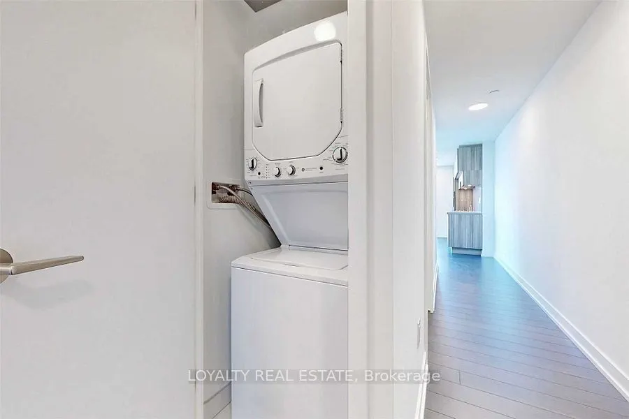39 Roehampton Avenue #1409
