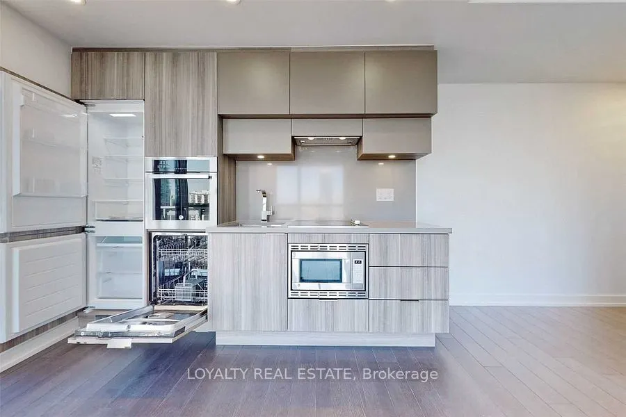 39 Roehampton Avenue #1409