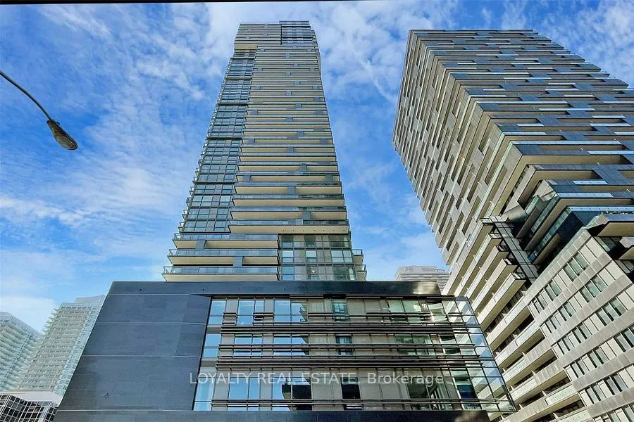 39 Roehampton Avenue #1409