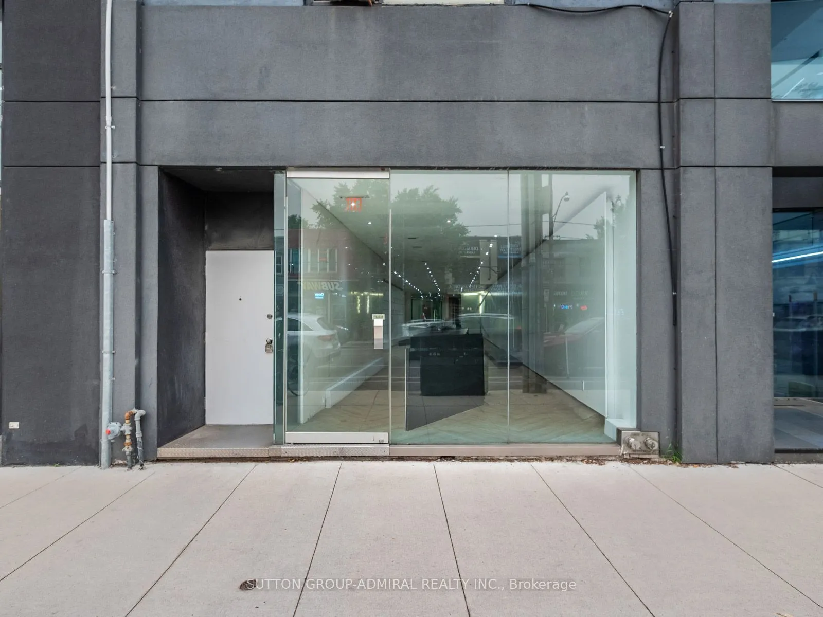 392 Eglinton Avenue W #MAIN