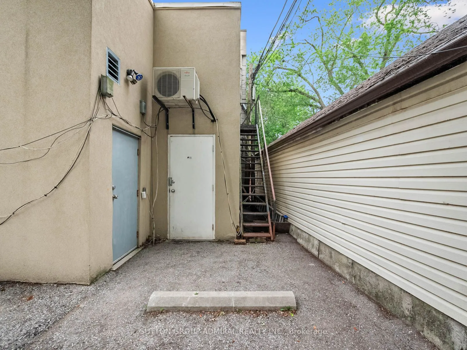 392 Eglinton Avenue W #MAIN