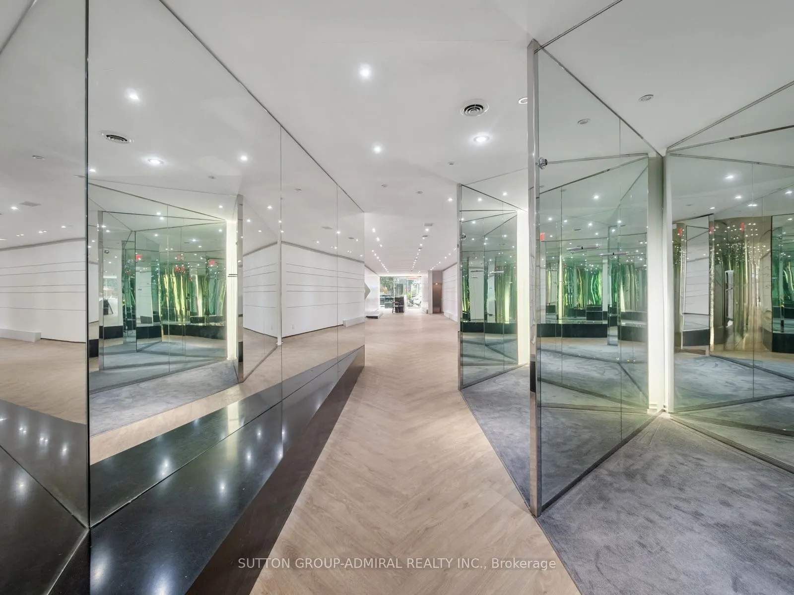 392 Eglinton Avenue W #MAIN