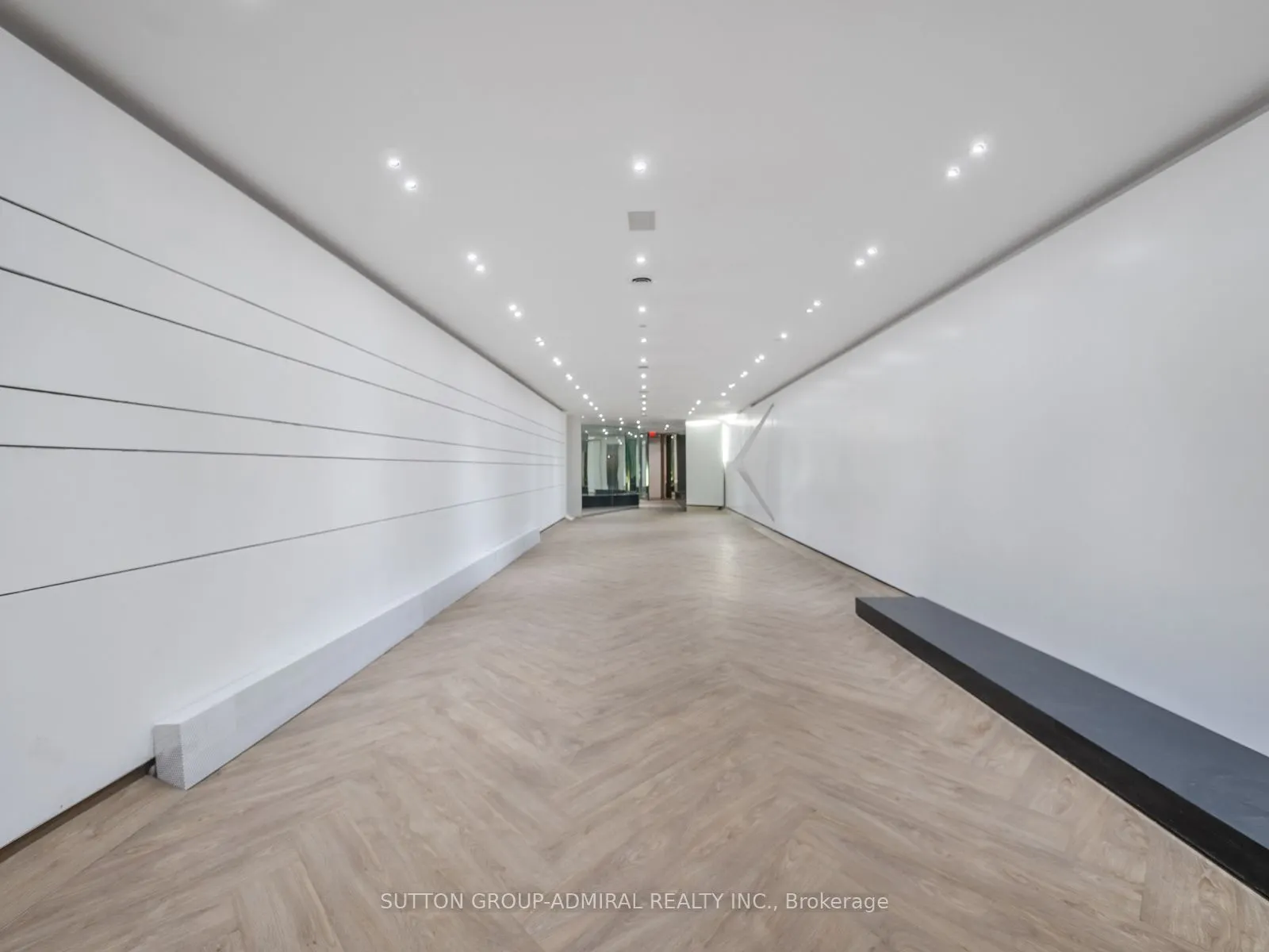 392 Eglinton Avenue W #MAIN