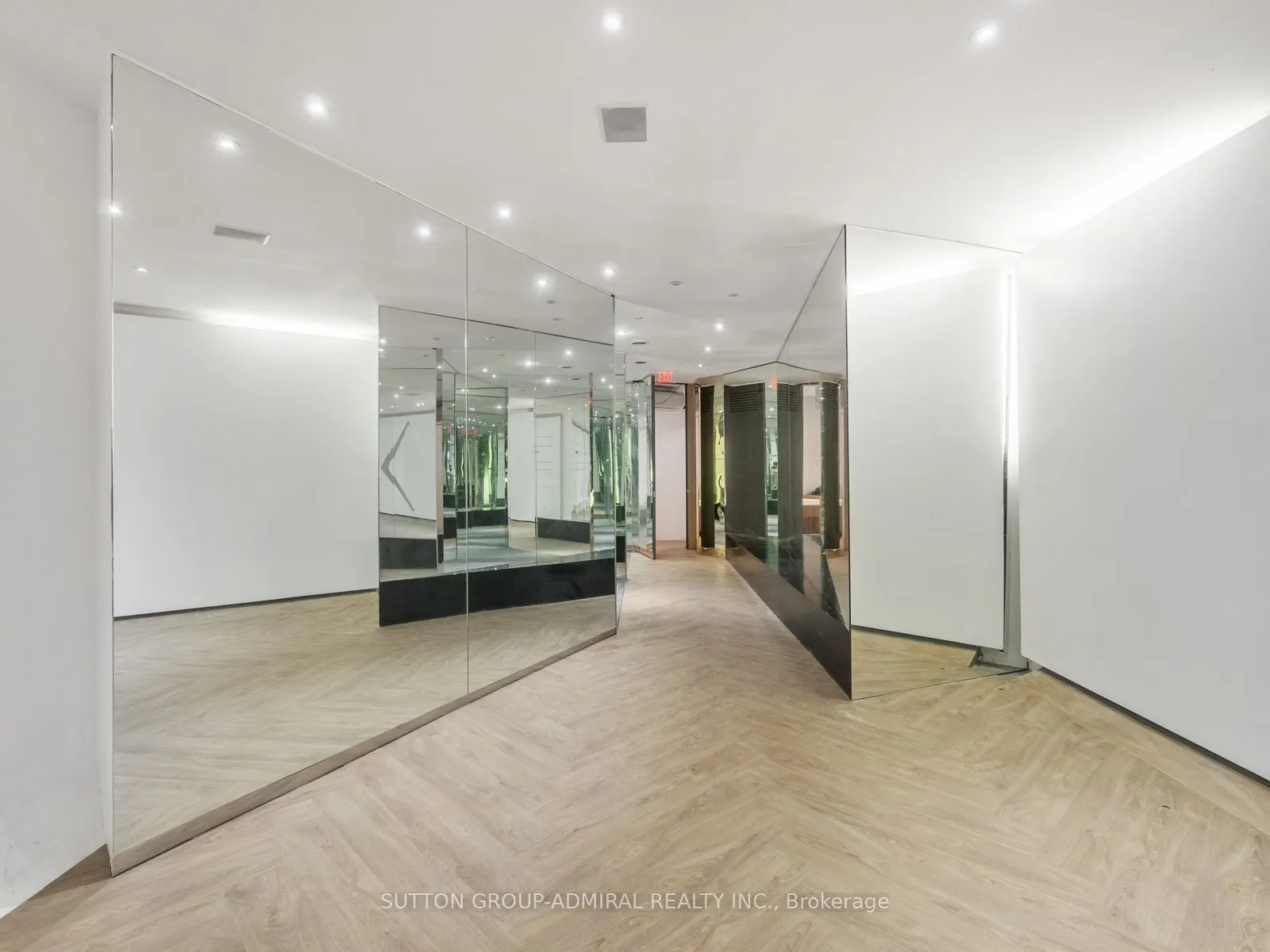 392 Eglinton Avenue W #MAIN