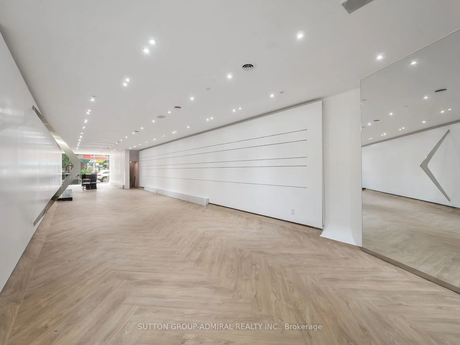392 Eglinton Avenue W #MAIN