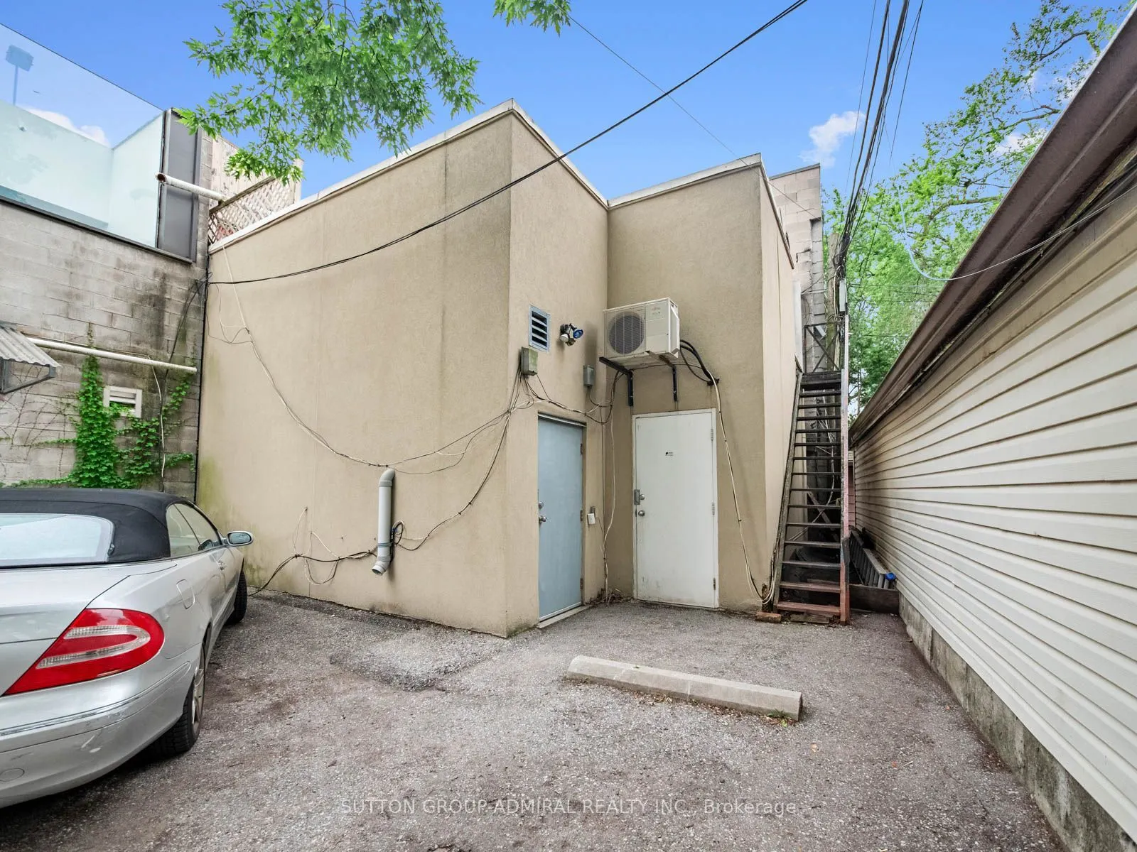 392 Eglinton Avenue W #MAIN