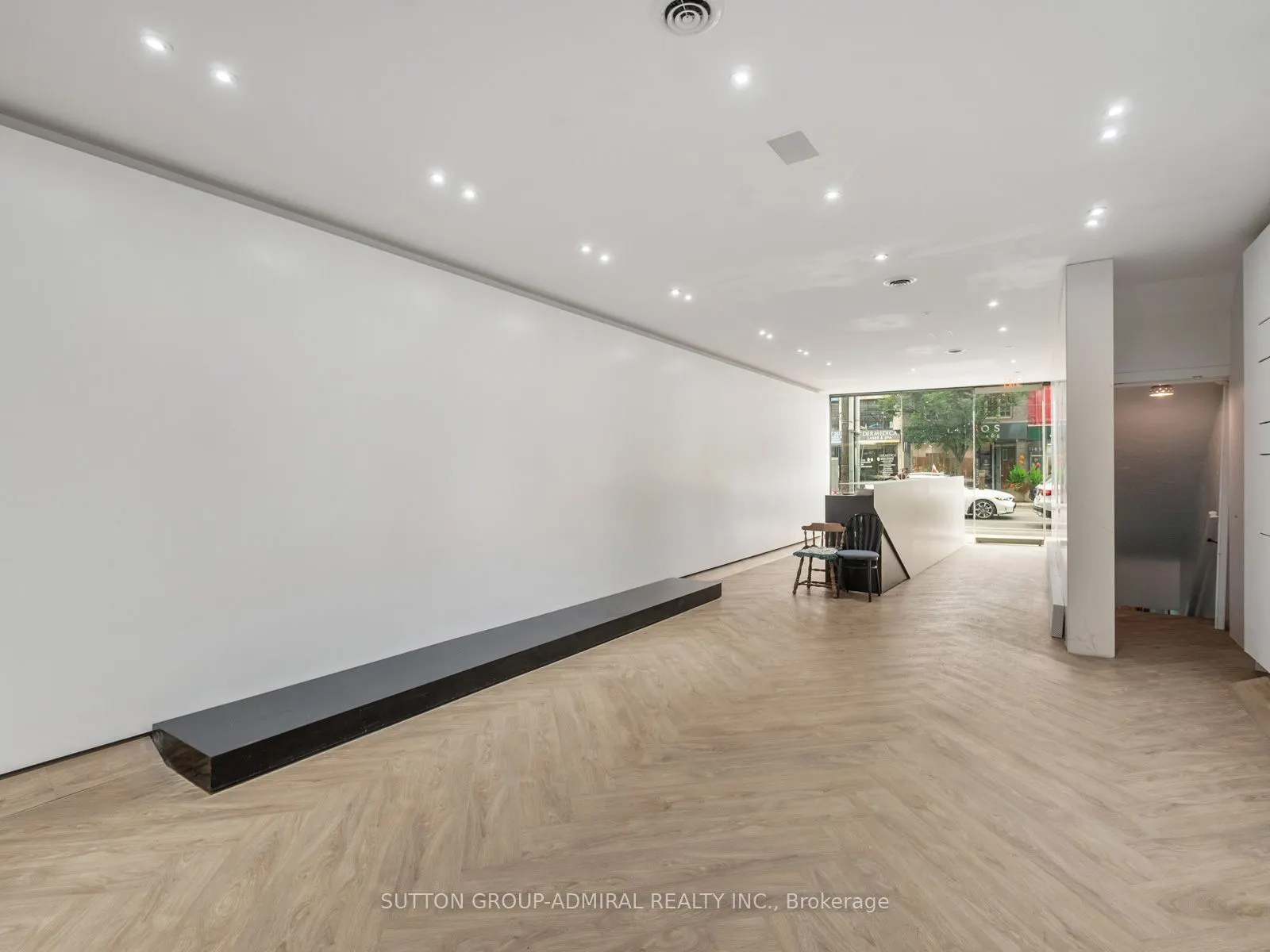 392 Eglinton Avenue W #MAIN