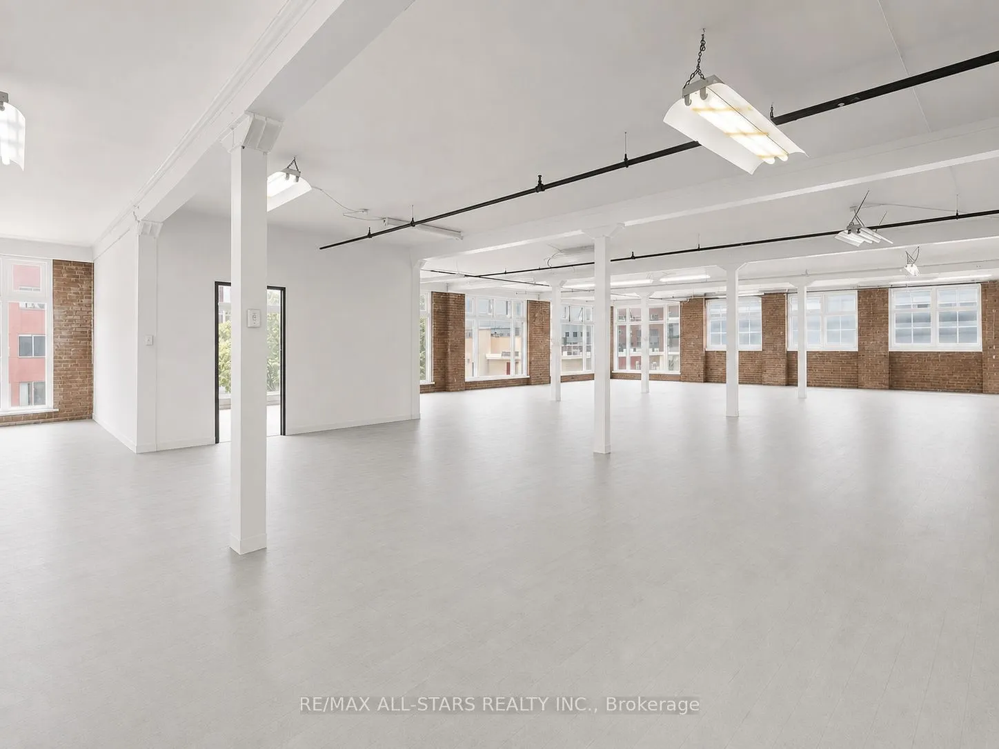 14 Mccaul Street #303