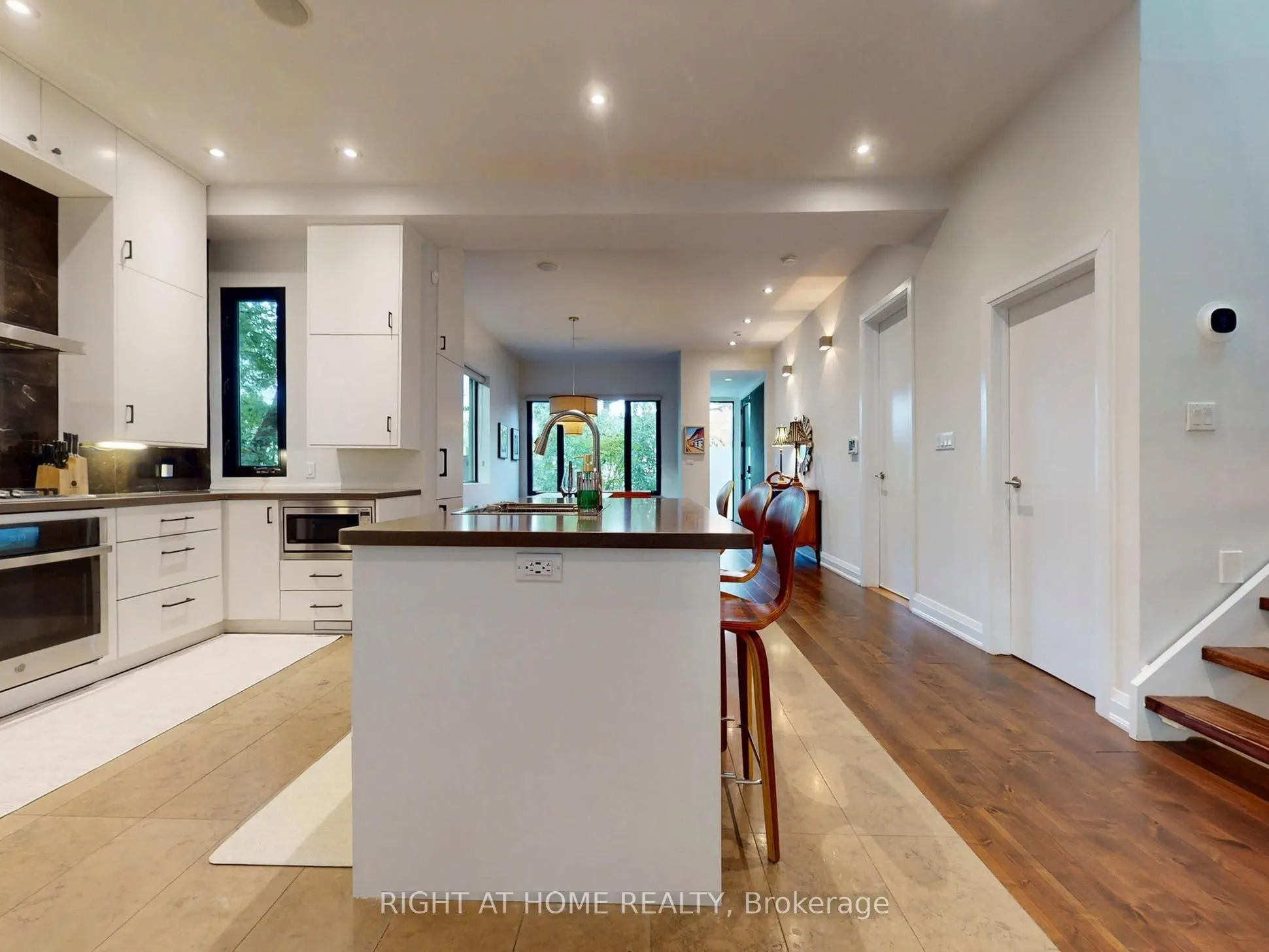386 Rosewell Avenue