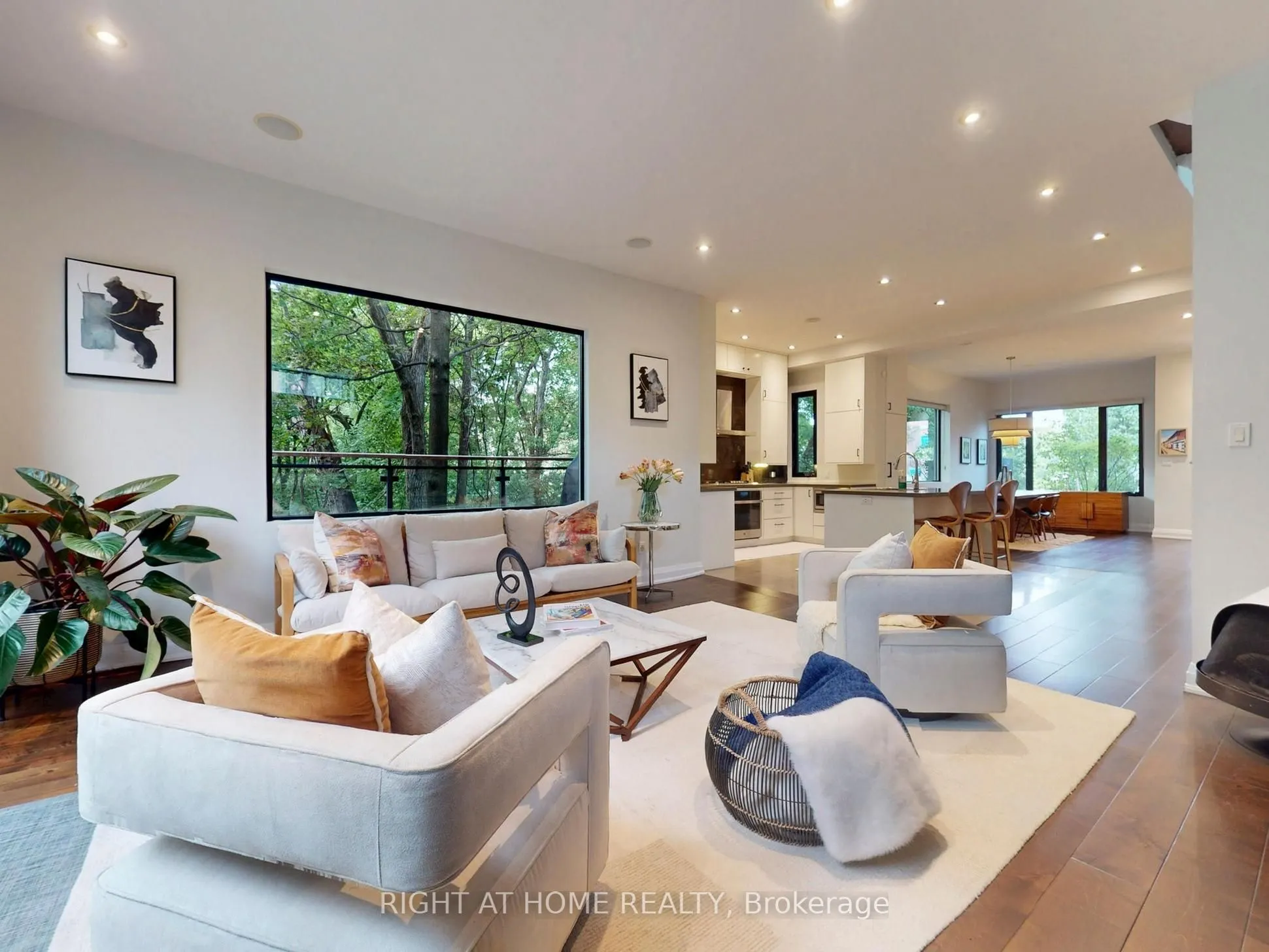 386 Rosewell Avenue