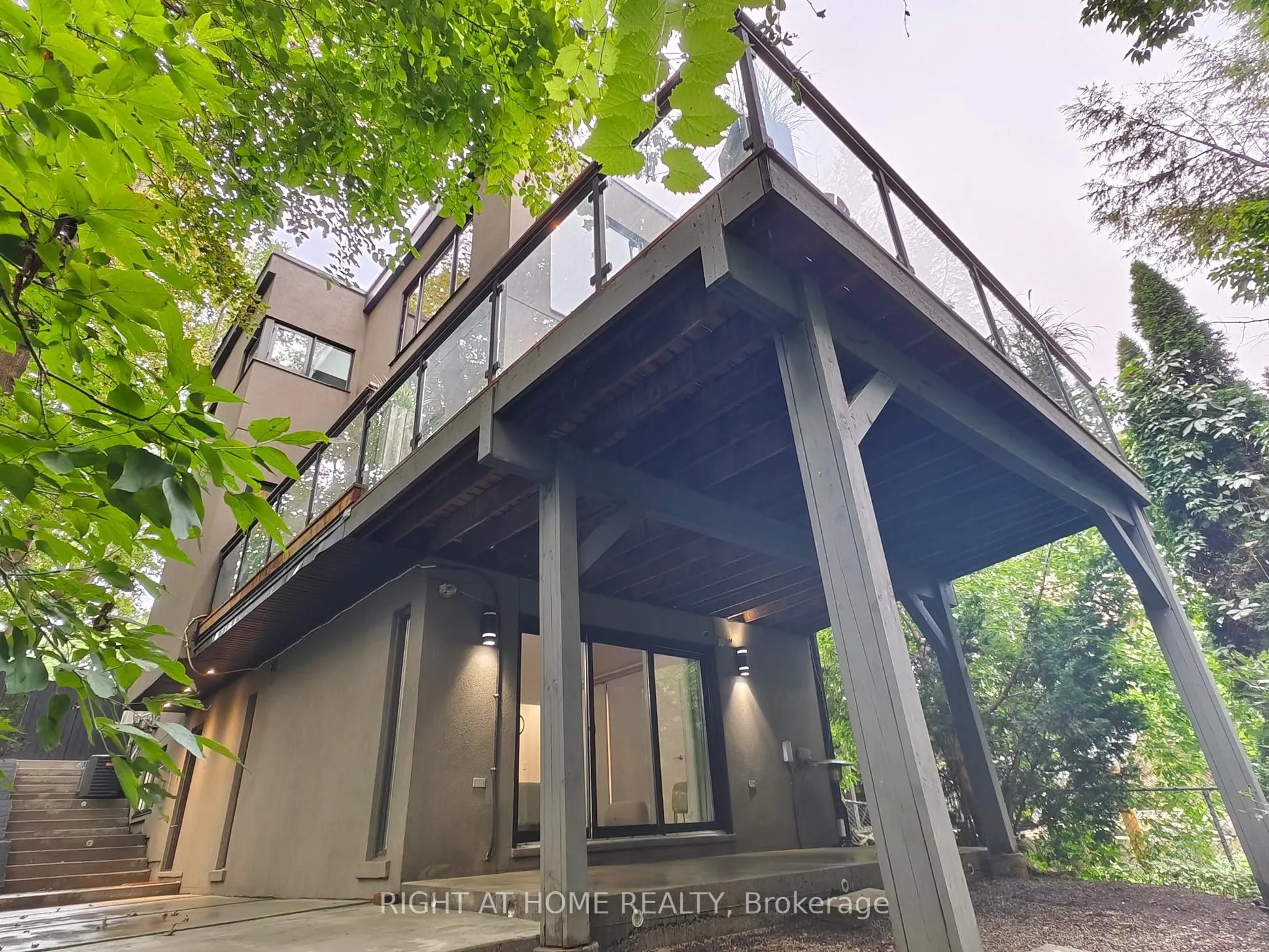 386 Rosewell Avenue