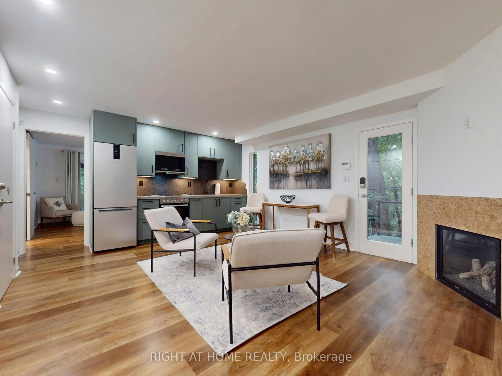 386 Rosewell Avenue