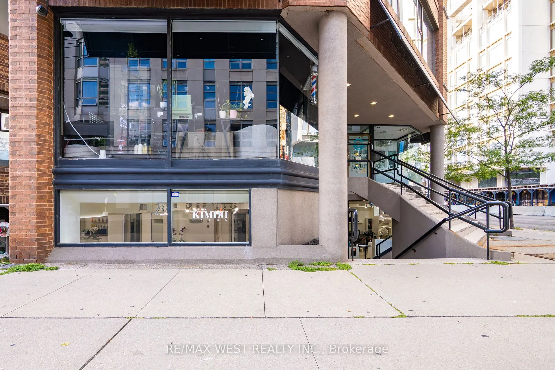 1300 Bay Street