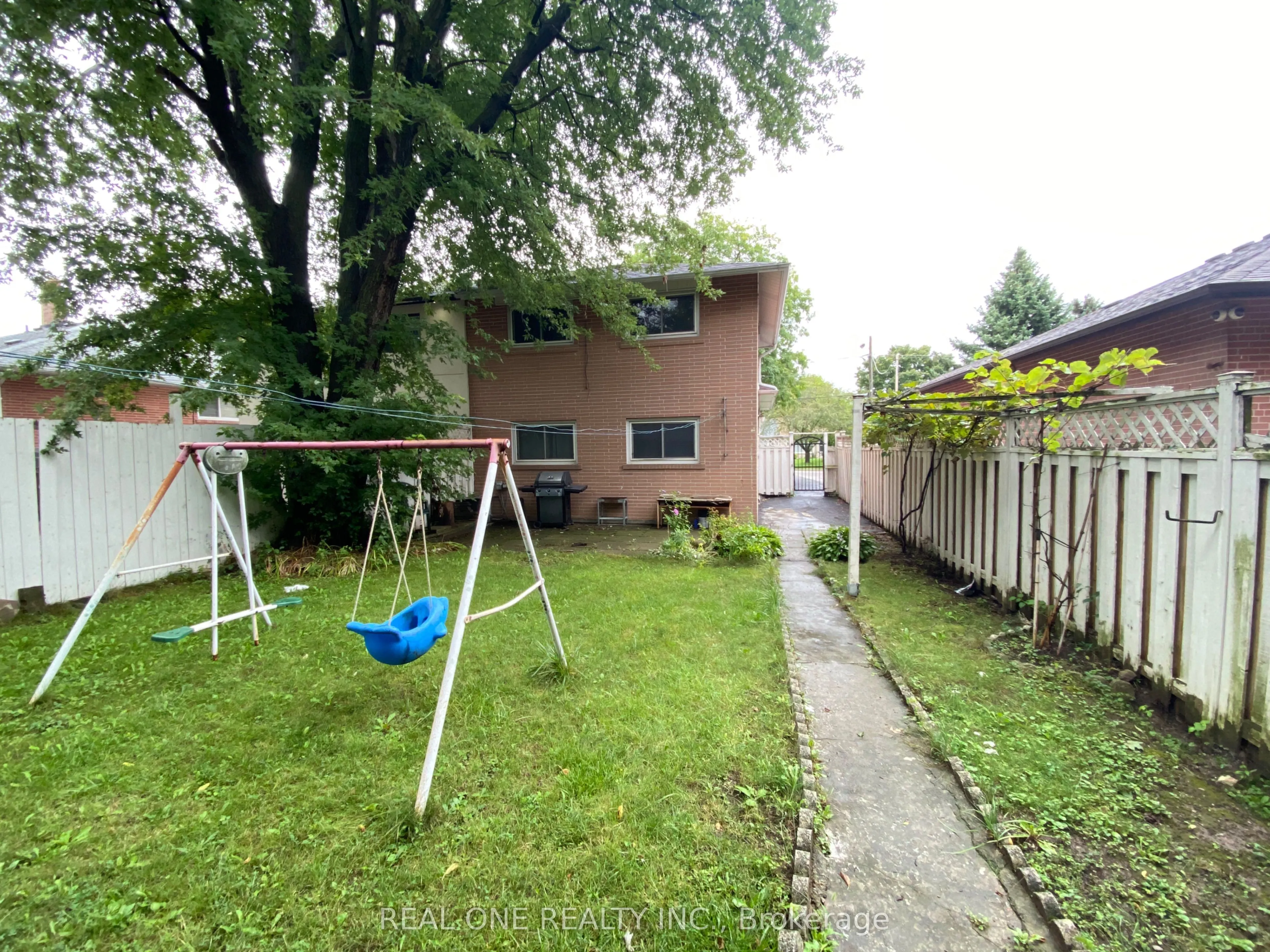 63 Sundial Crescent #2 Bedrooms