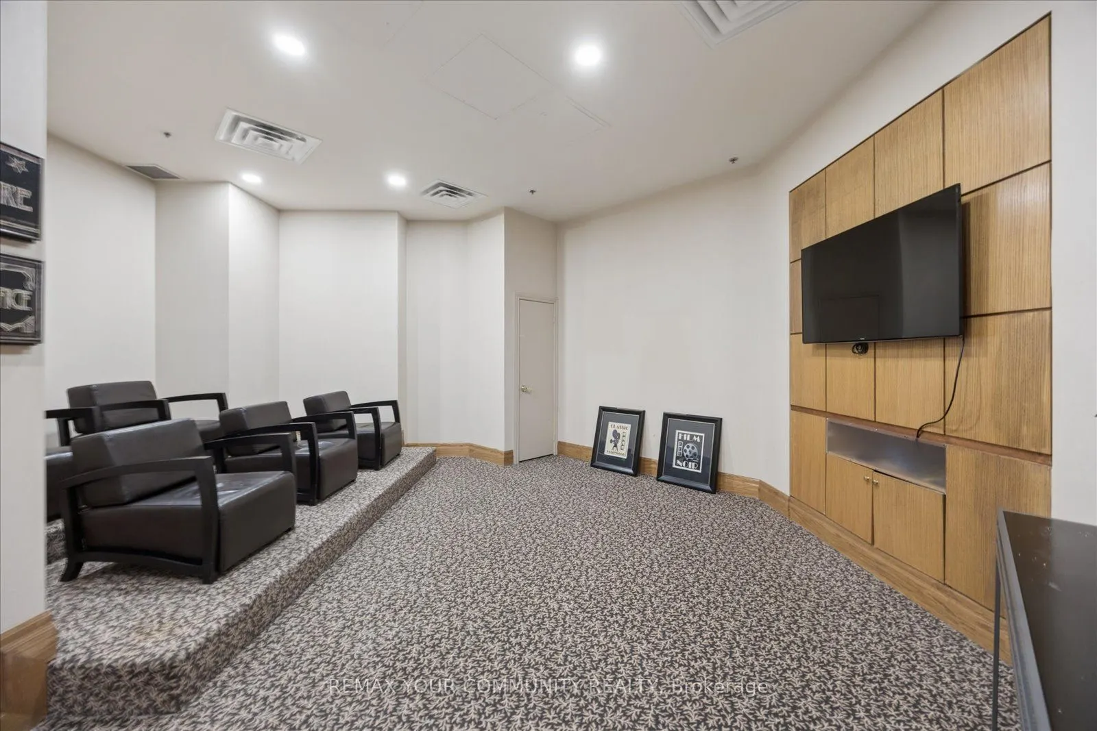 5500 Yonge Street #209