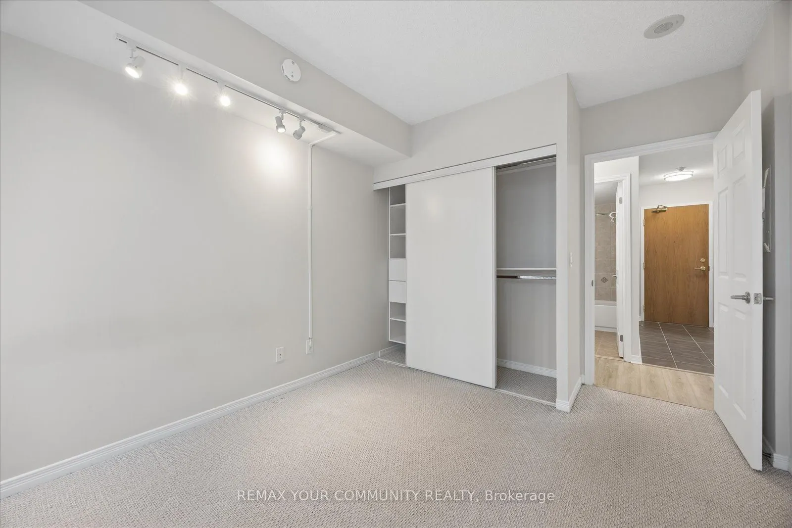 5500 Yonge Street #209