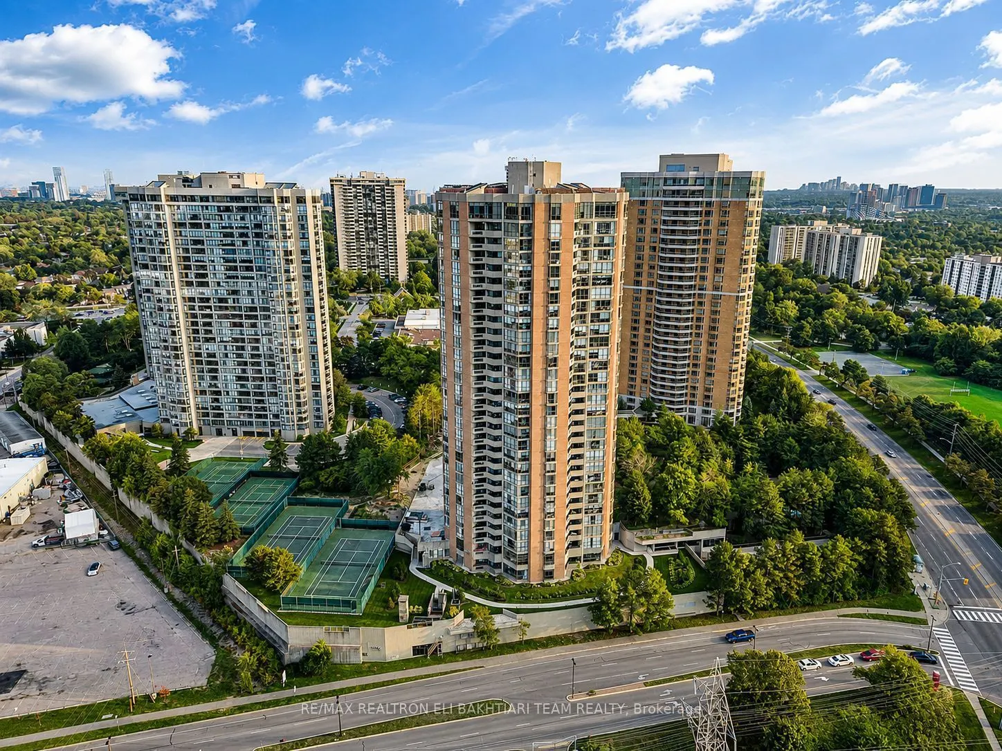 85 Skymark Drive #502