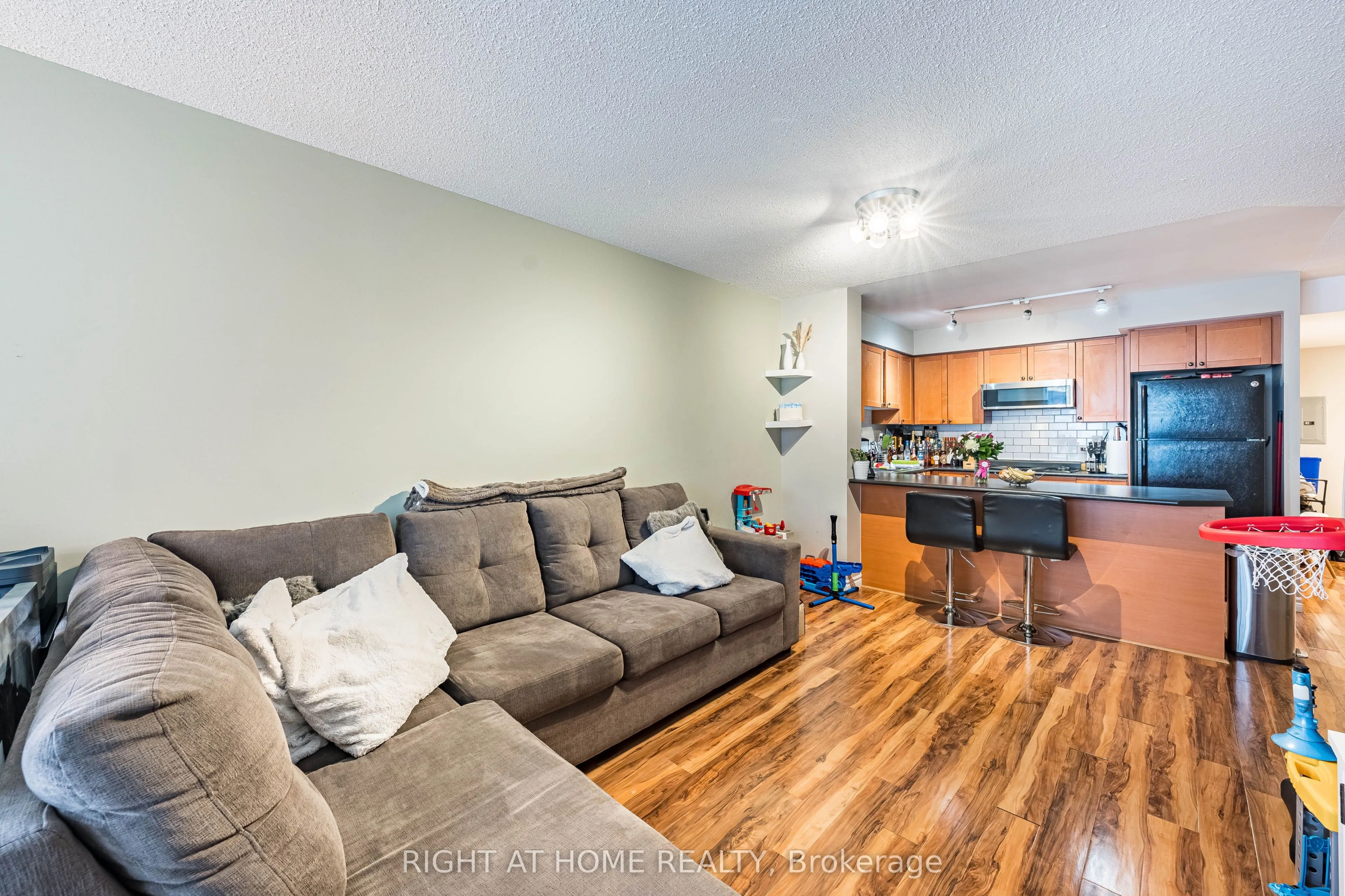 18 Stafford Street #602