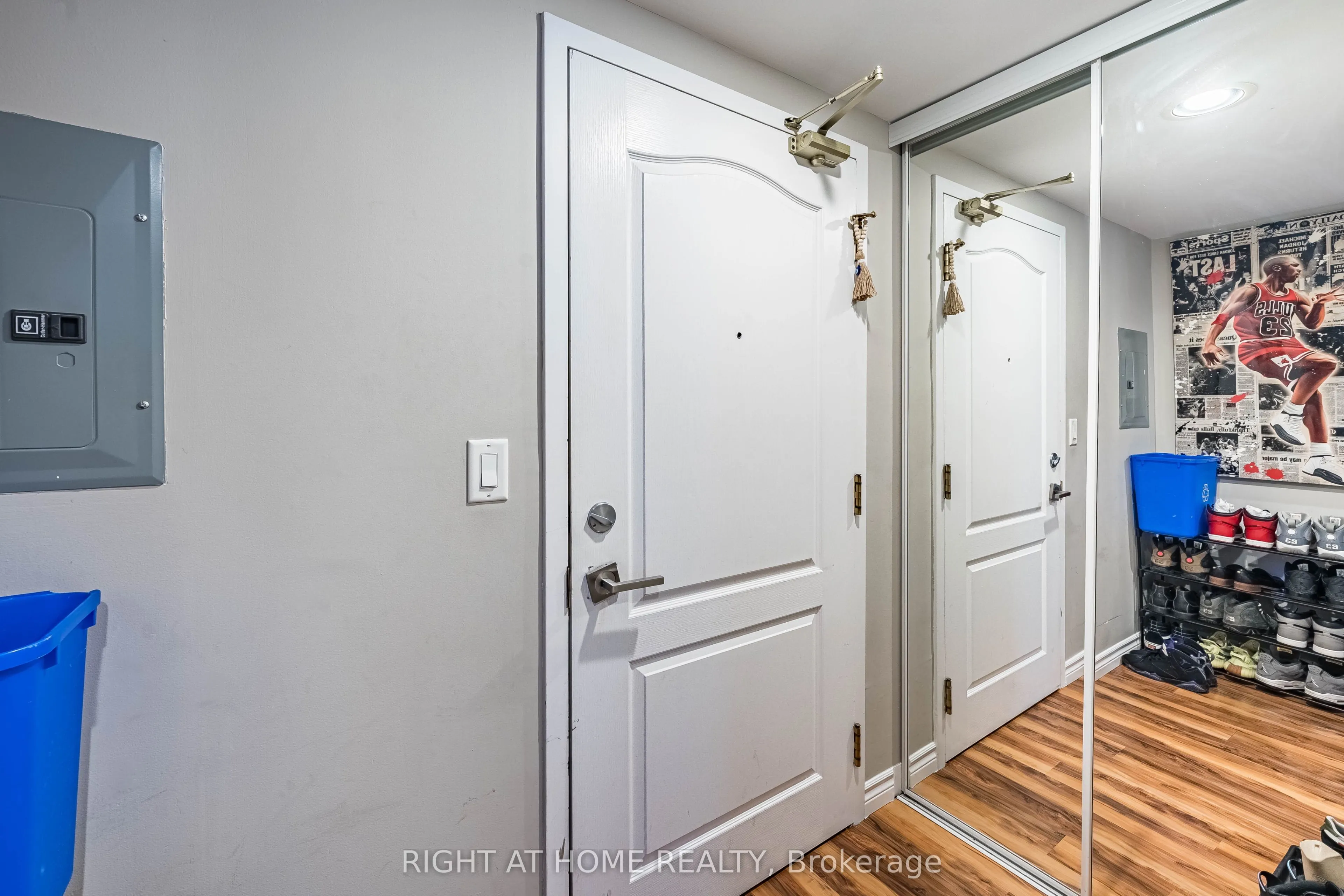 18 Stafford Street #602