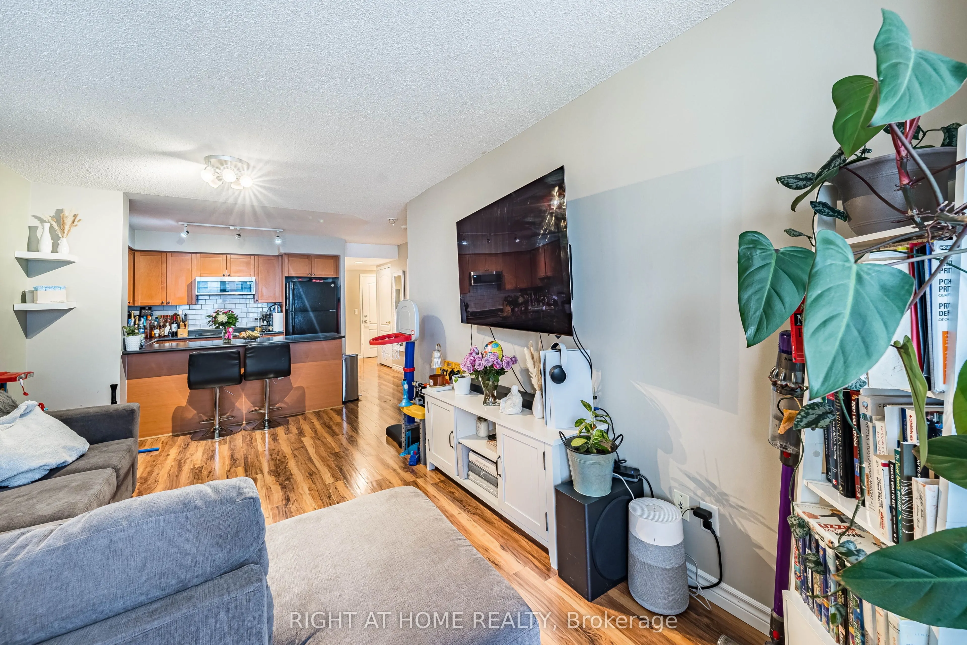 18 Stafford Street #602