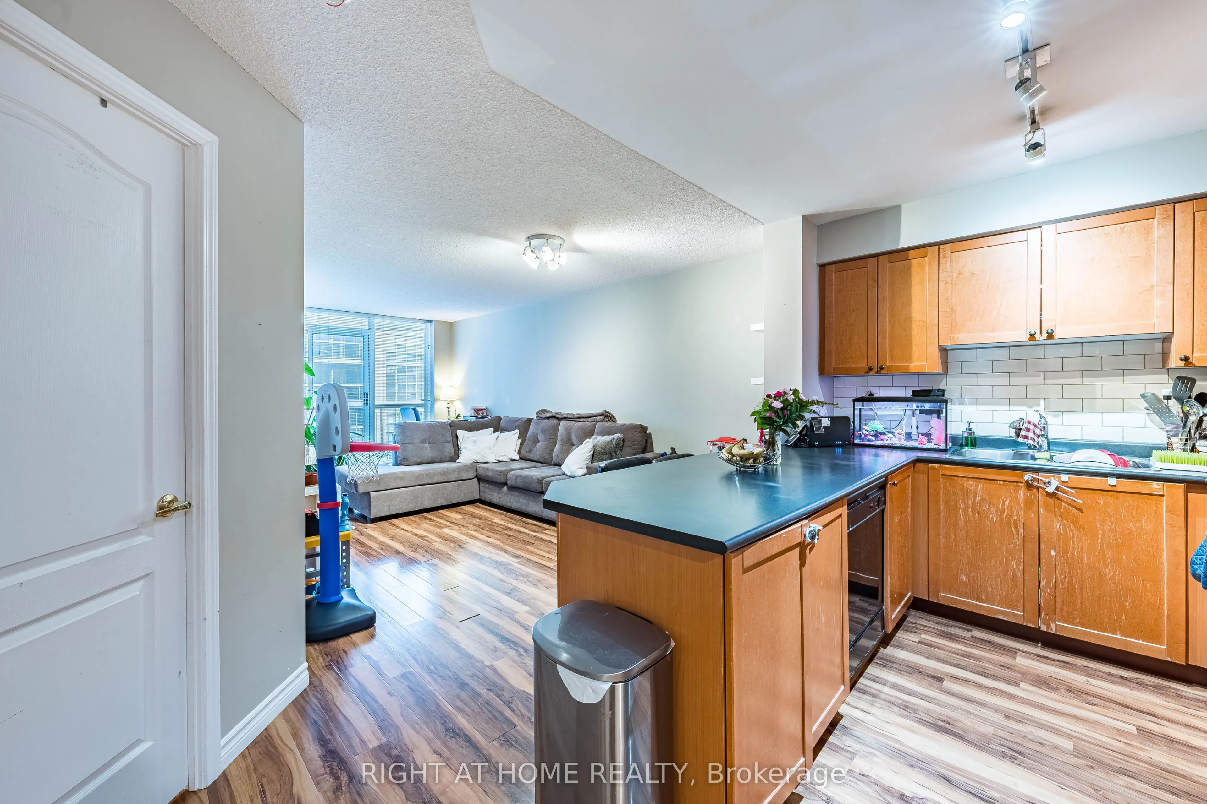 18 Stafford Street #602