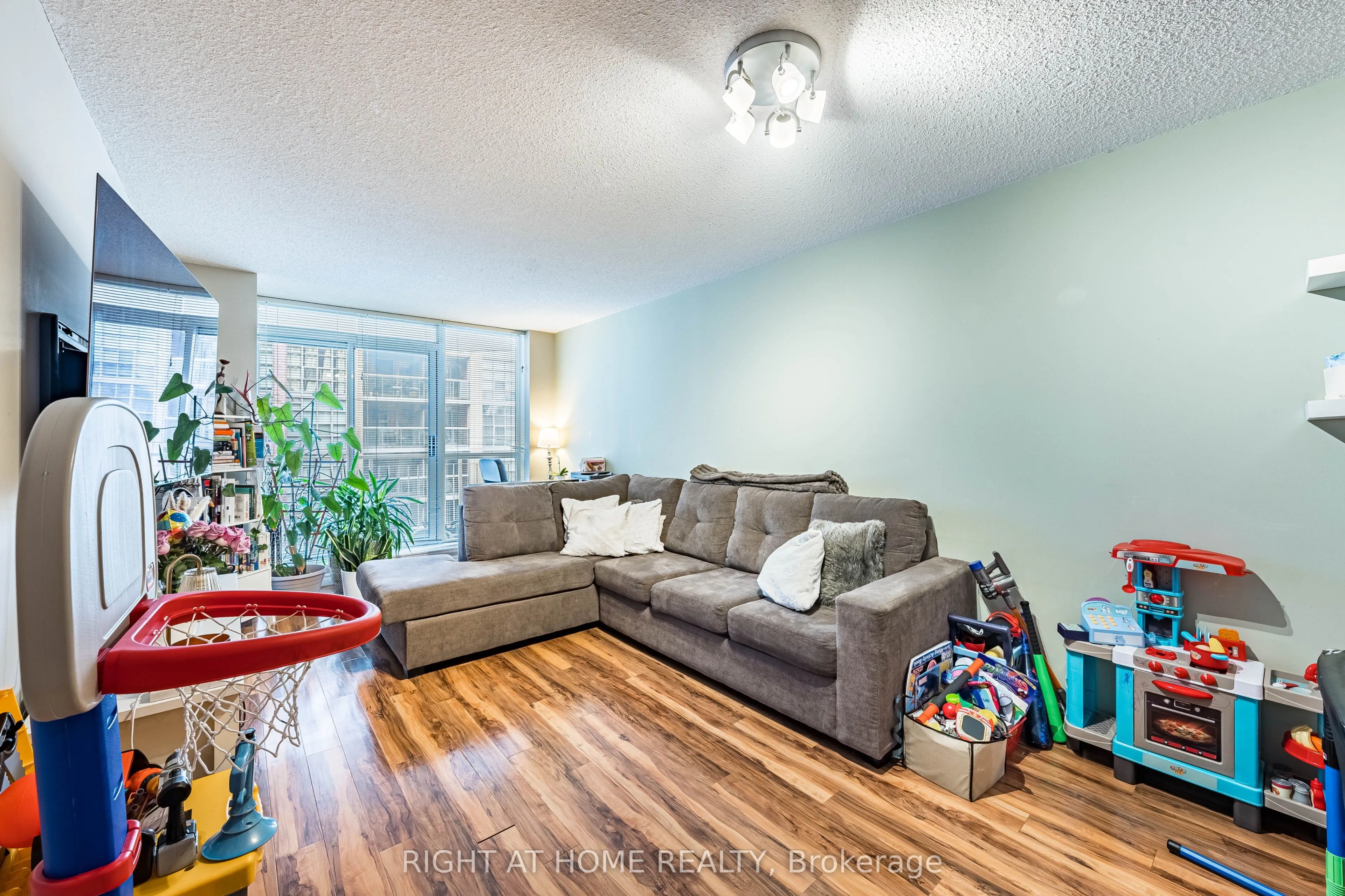 18 Stafford Street #602
