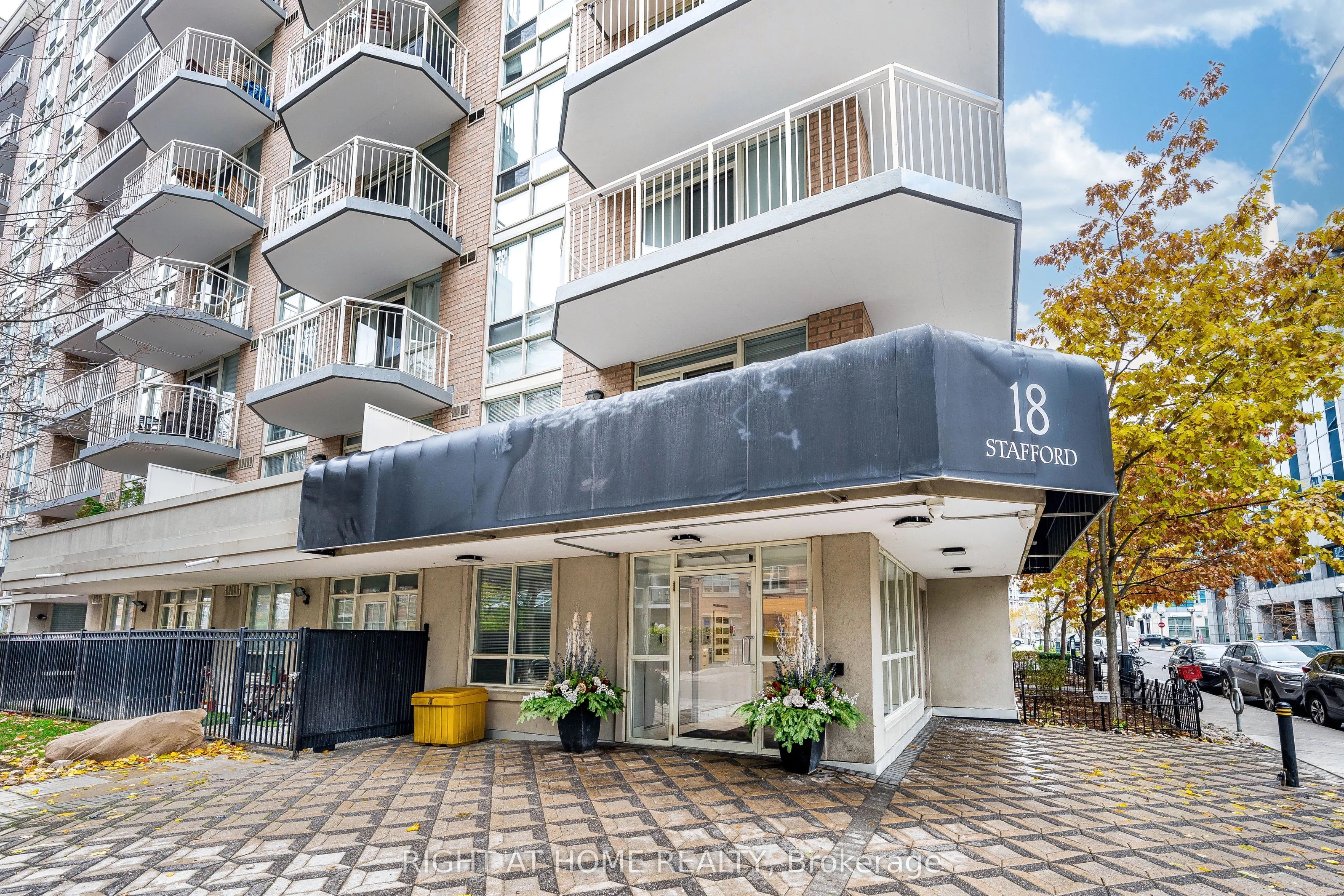 18 Stafford Street #602