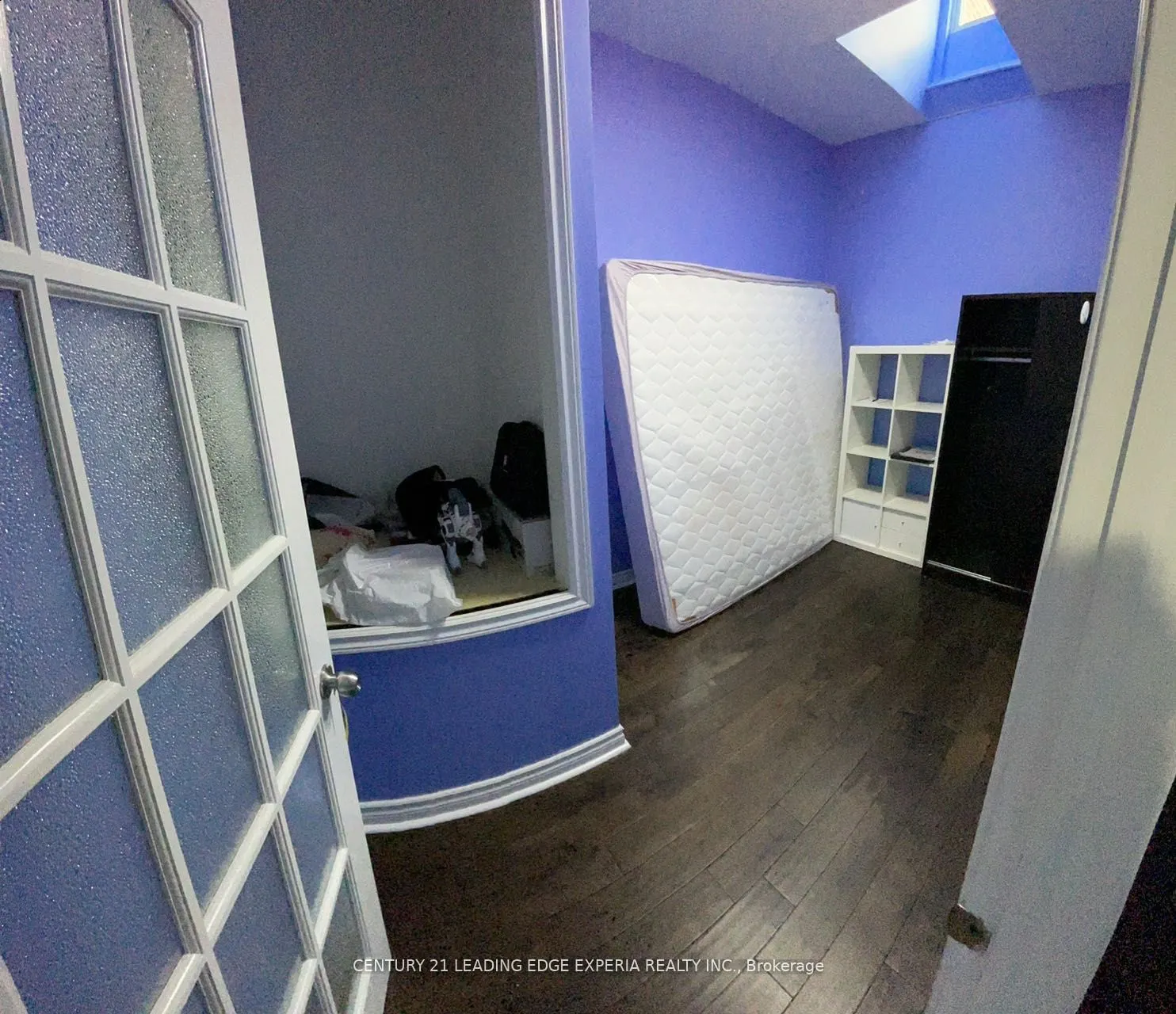670 Dundas Street W