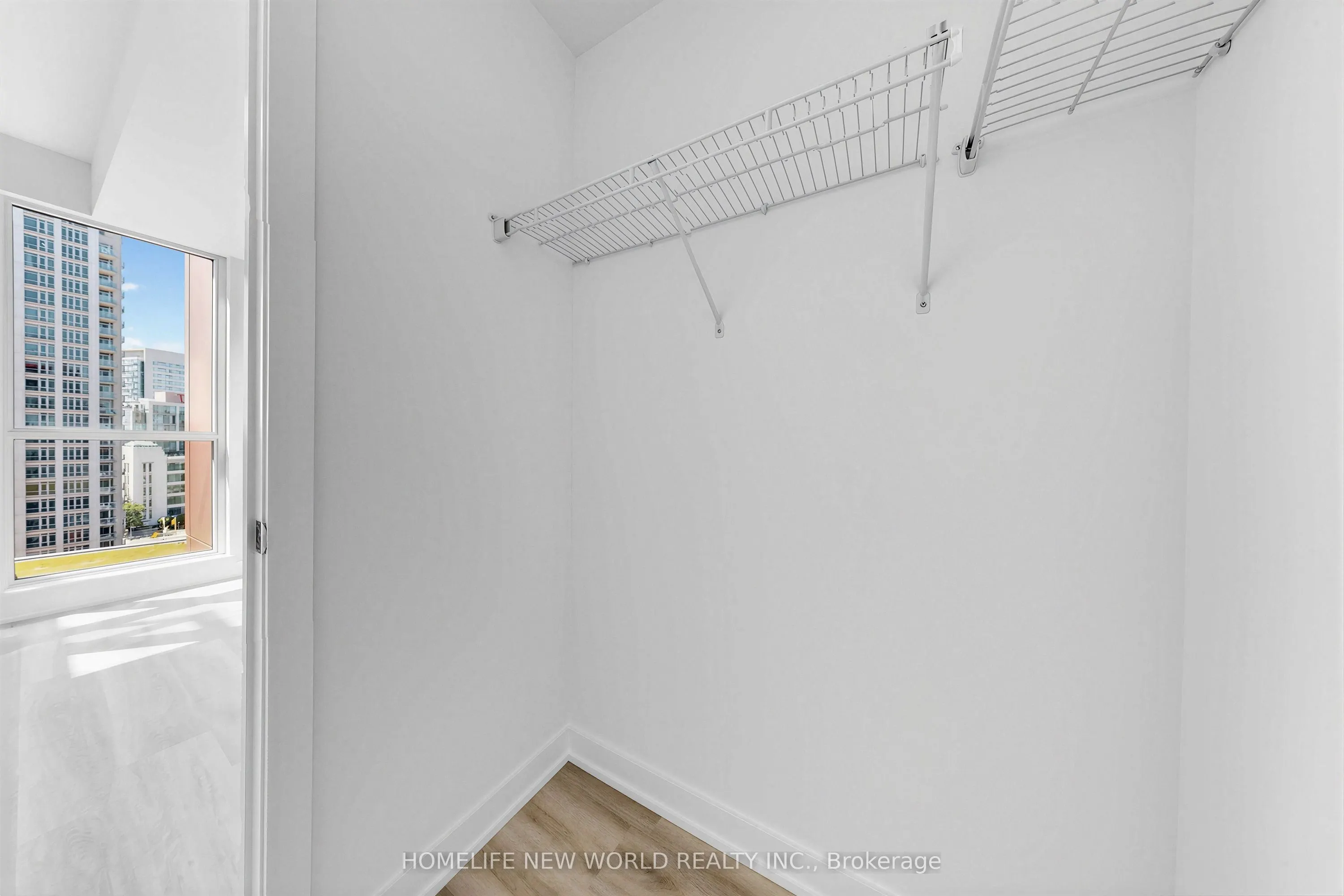 50 Bruyeres Mews #1508
