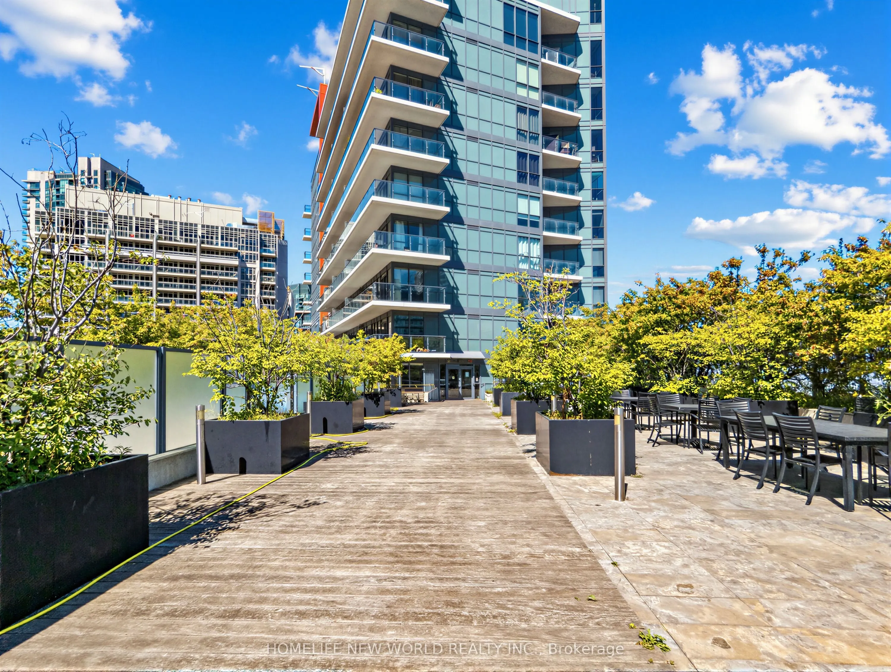 50 Bruyeres Mews #1508
