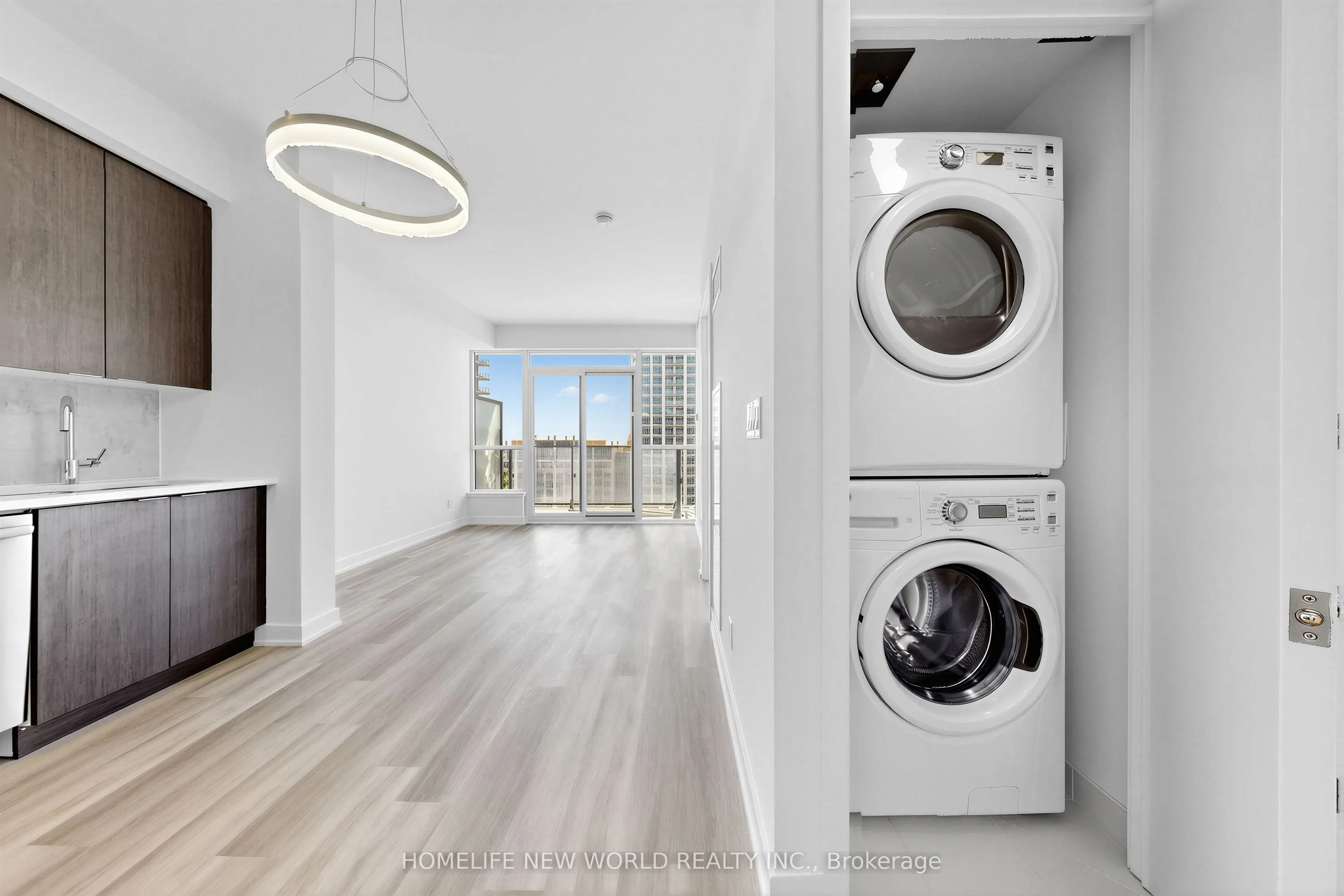50 Bruyeres Mews #1508
