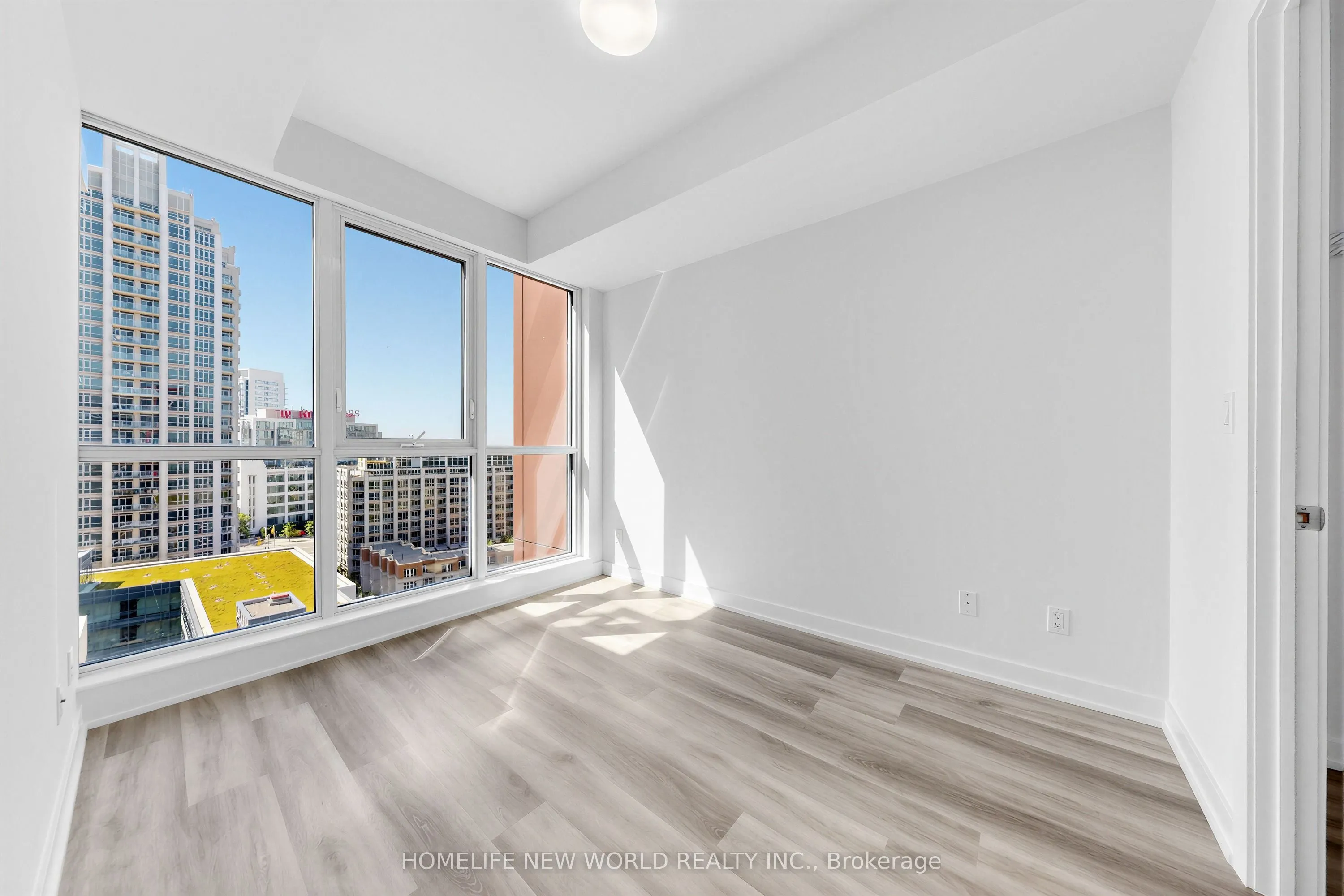 50 Bruyeres Mews #1508