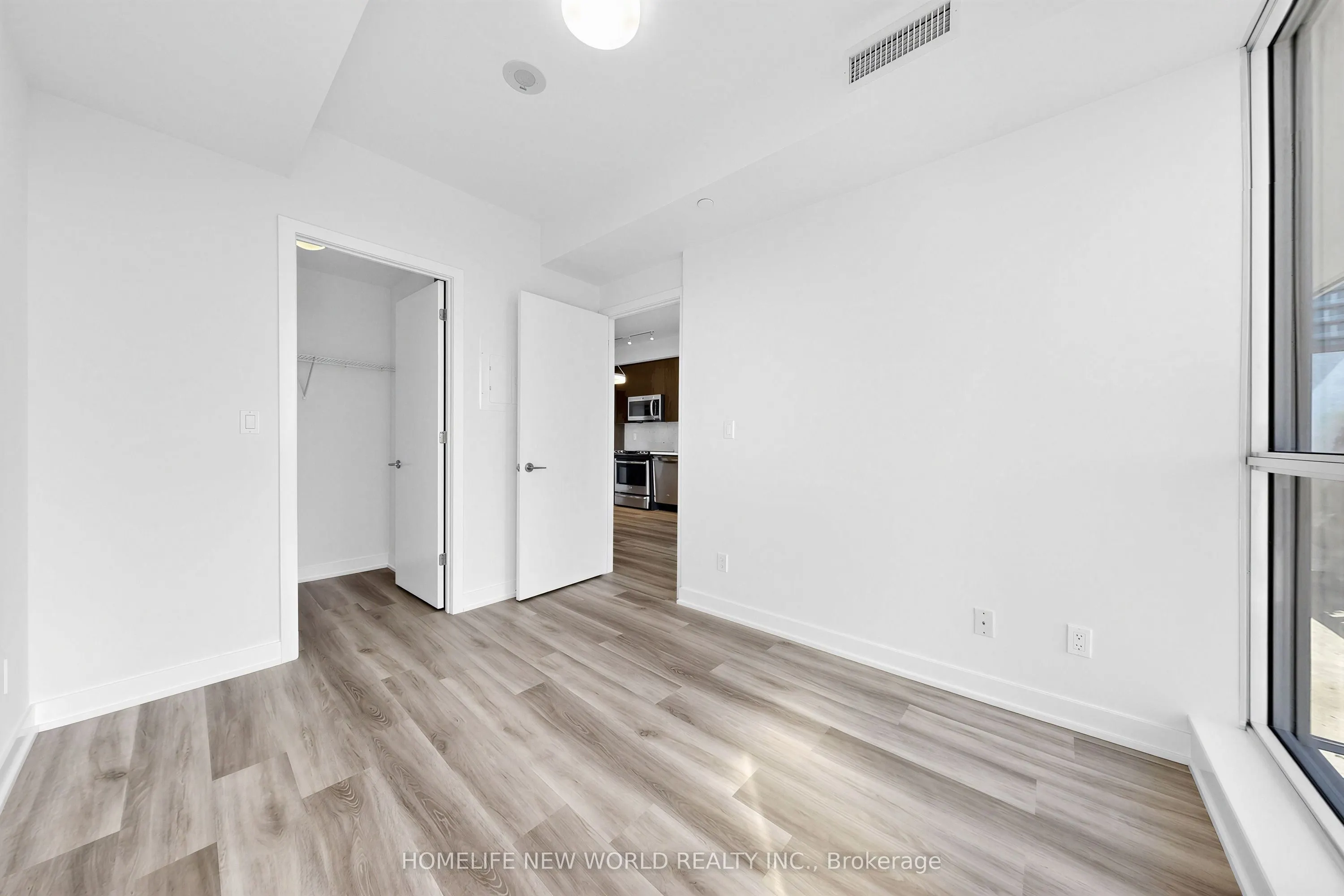 50 Bruyeres Mews #1508