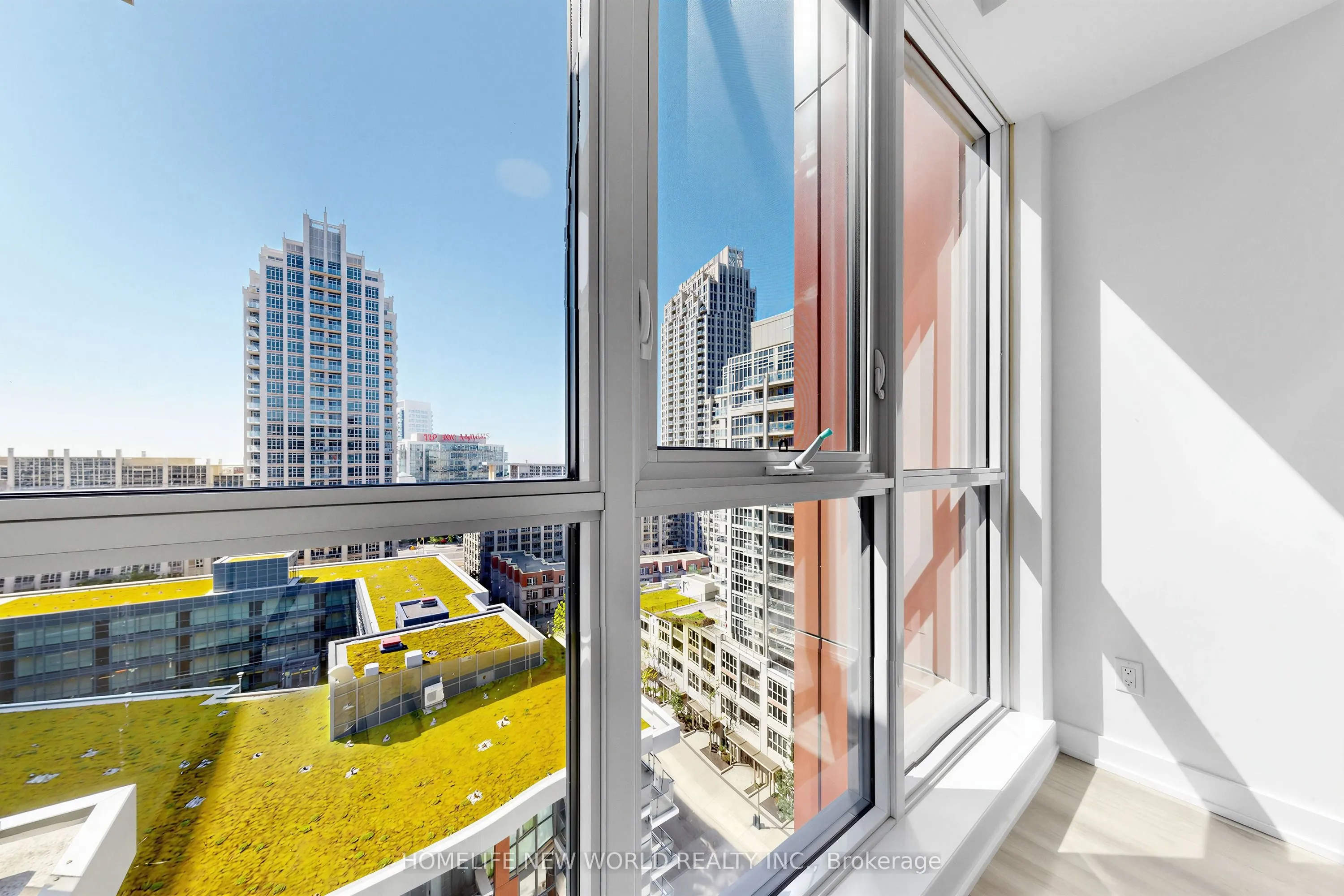 50 Bruyeres Mews #1508