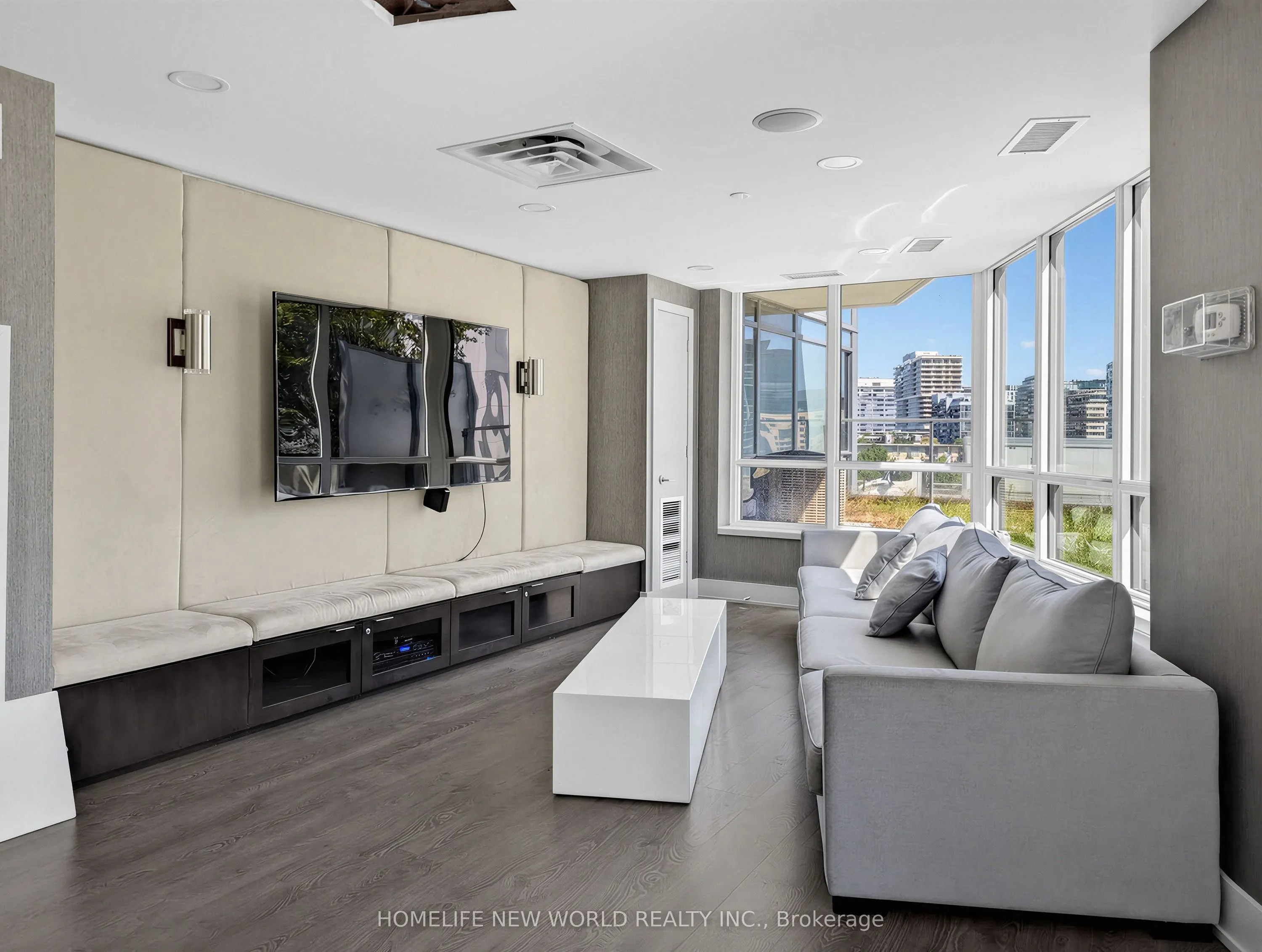 50 Bruyeres Mews #1508