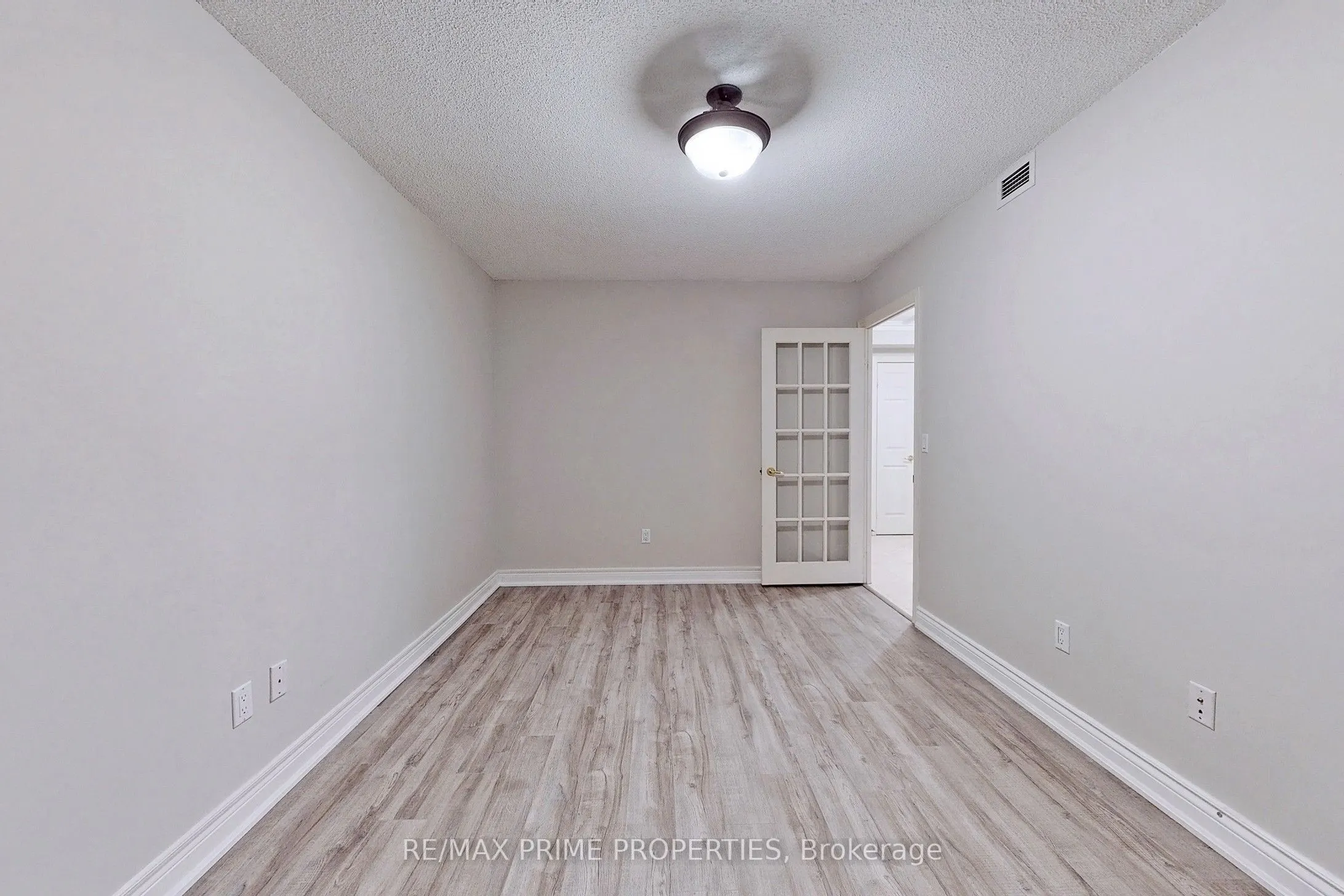 89 Skymark Drive #310