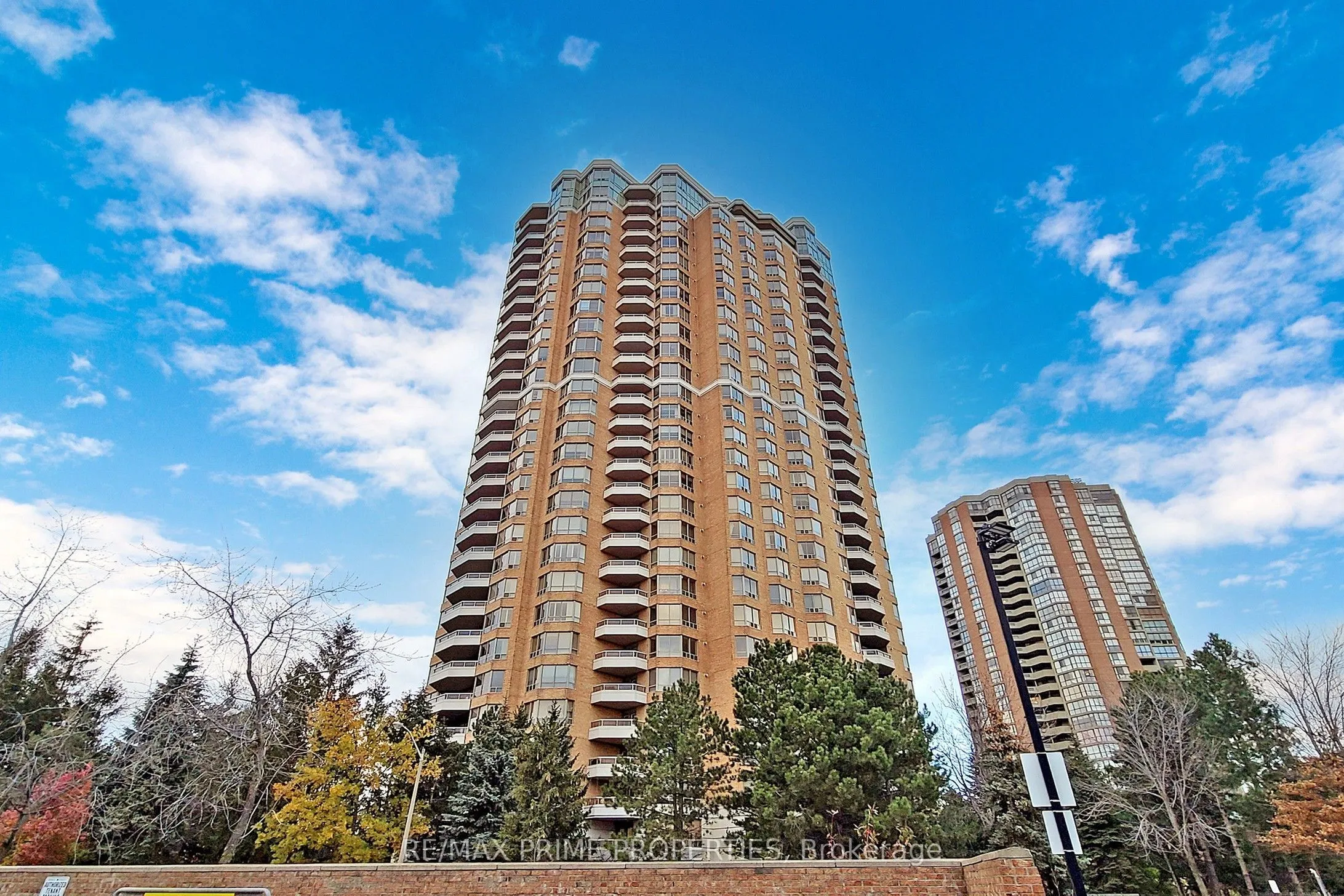 89 Skymark Drive #310