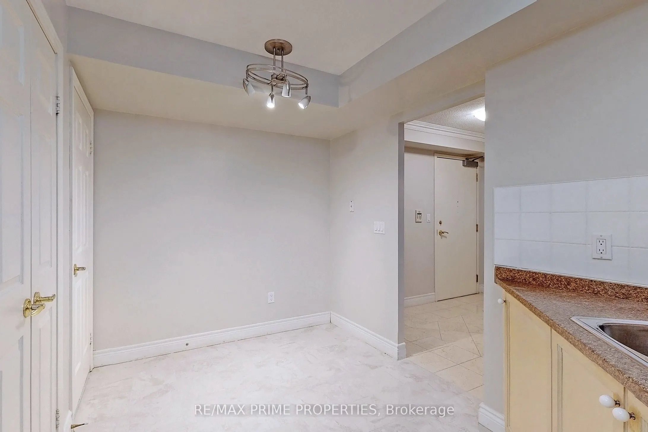 89 Skymark Drive #310