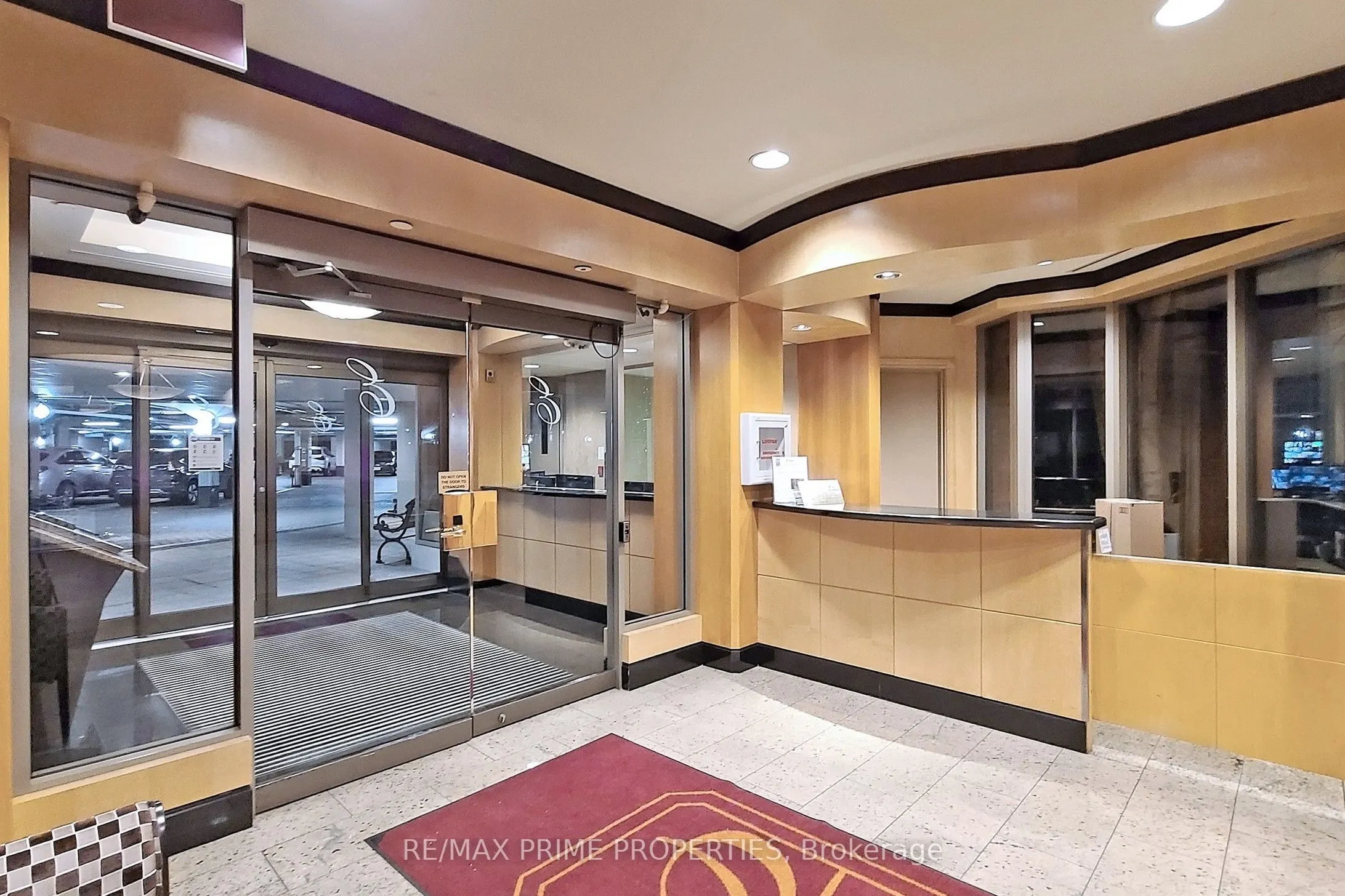 89 Skymark Drive #310